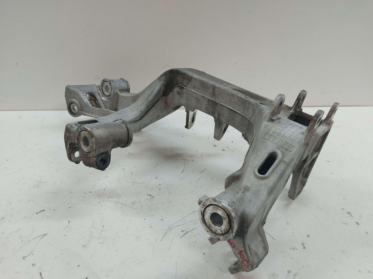 07-13 PORSCHE 911 997 TURBO REAR LEFT SUB FRAME CARRIER BRACKET *NOTES* AWD