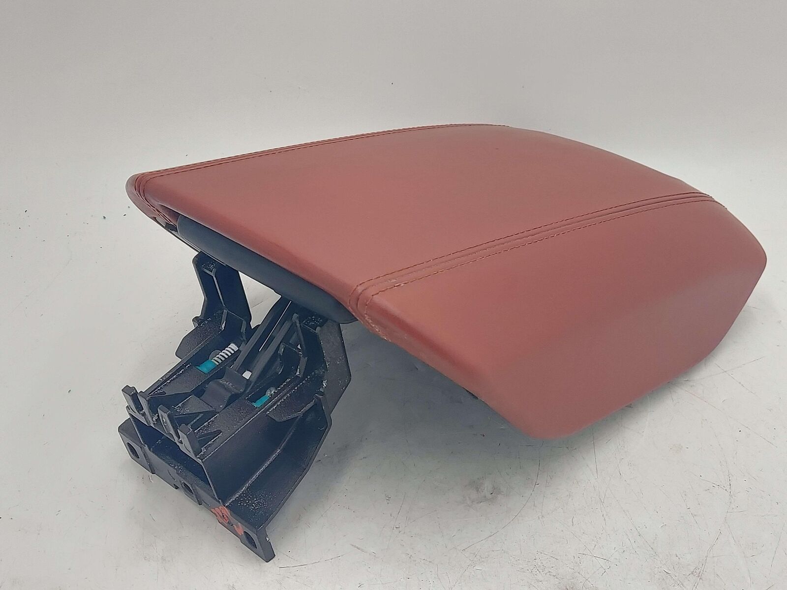 2017 PORSCHE CAYENNE GTS 958 CONSOLE LID ARMREST LEATHER GARNET RED *NOTE