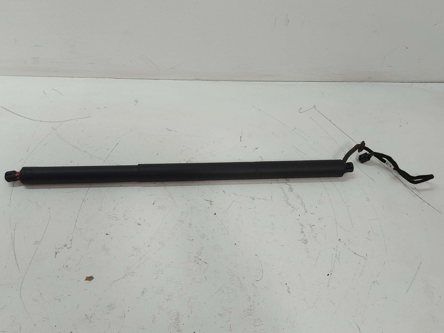 15-18 PORSCHE CAYENNE 958 S E-HYBRID LEFT TAILGATE TRUNK HATCH POWER LIFT STRUT