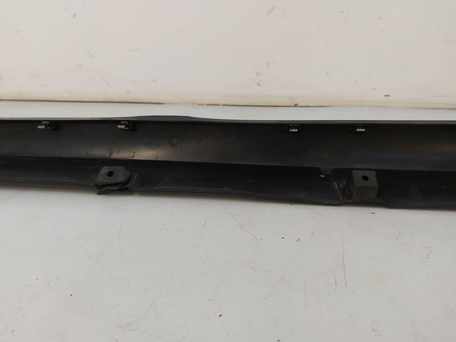 2017 TESLA X Right Rocker Moulding Rh Black 1034219-00-b *Damaged*