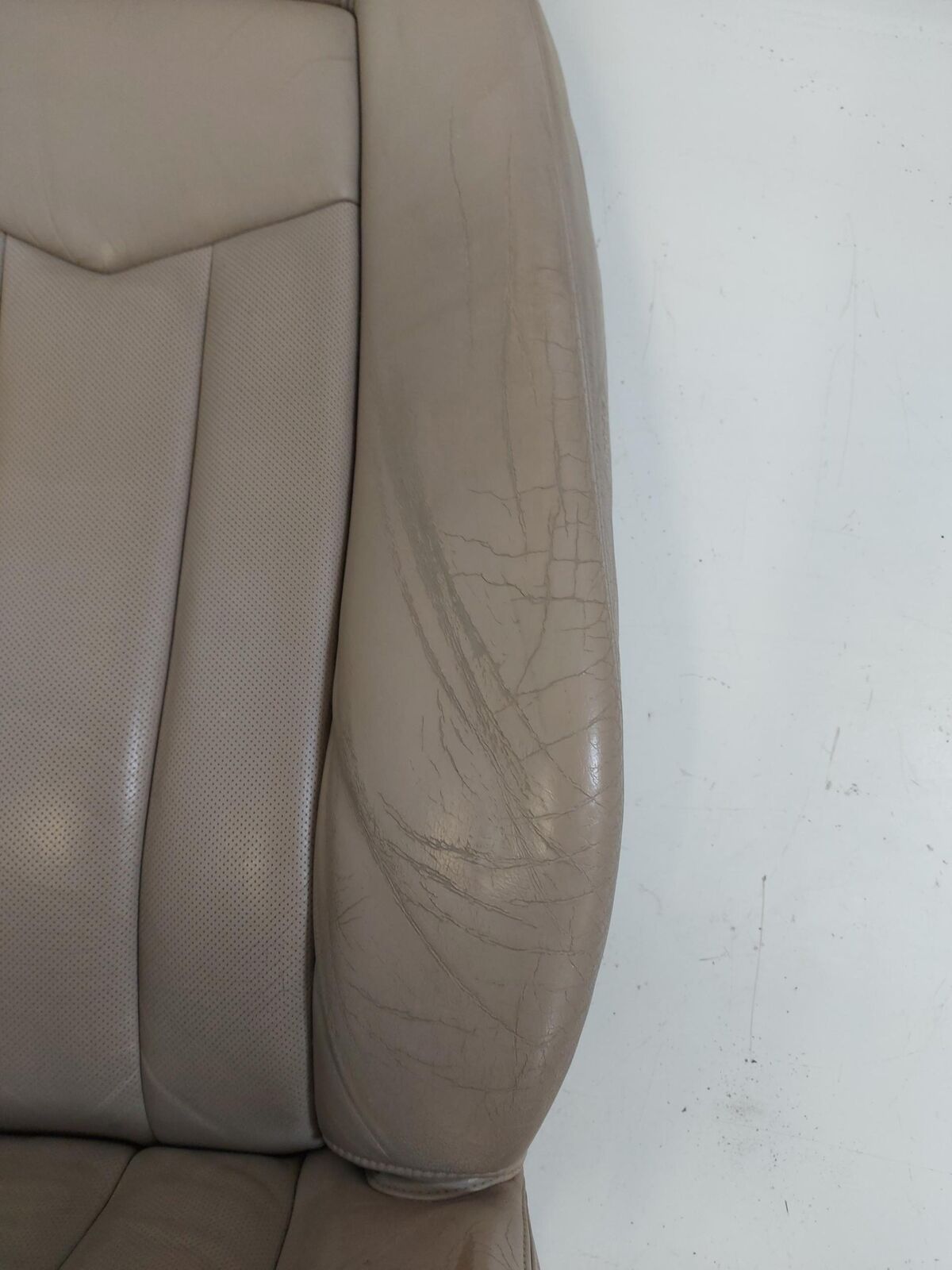 04 05 CADILLAC XLR Front Seat LH Left Seat Leather shale slight Wear See Pics