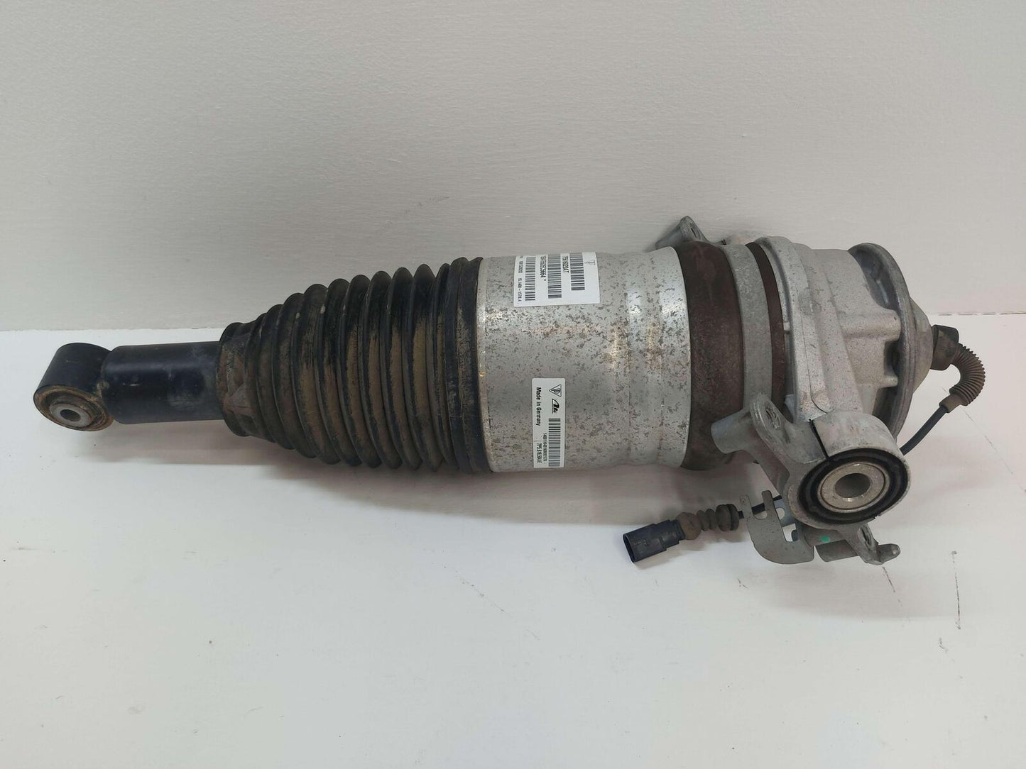 13 14 16 17 18 PORSCHE CAYENNE GTS 958 REAR RIGHT STRUT AIR SPRING SUSPENSION