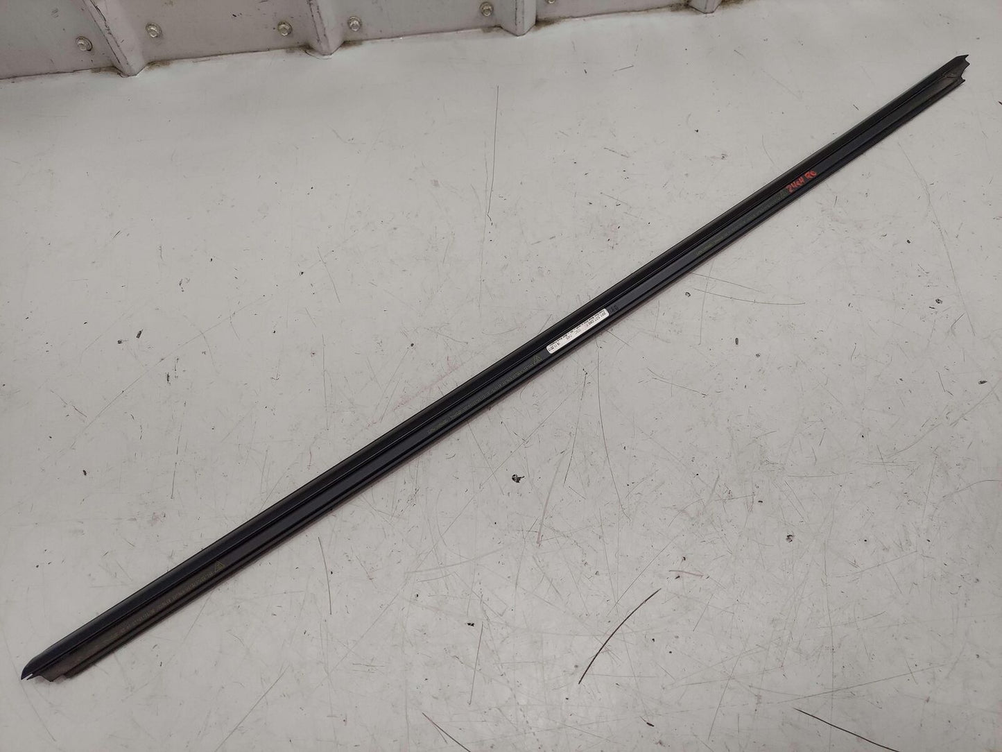 2014 PORSCHE 911 991 GT3 RIGHT OUTER DOOR WINDOW TRIM W/ SEAL *SCRATCHES*