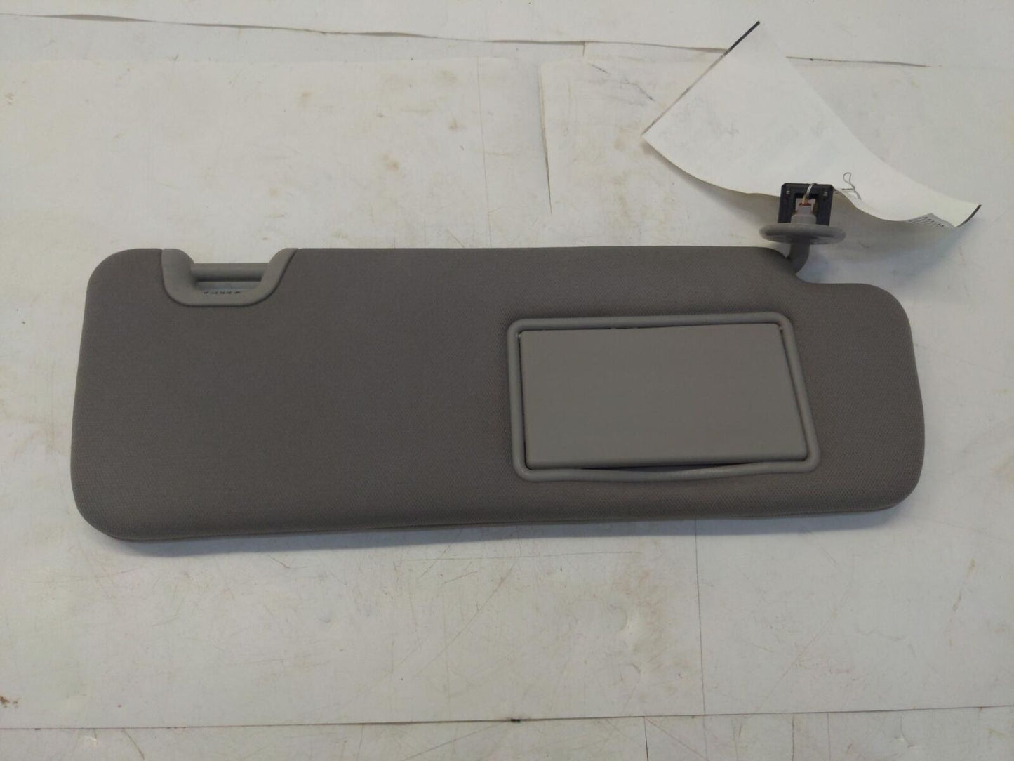 14-19 TOYOTA HIGHLANDER RIGHT SUN VISOR GREY ILLUMINATED