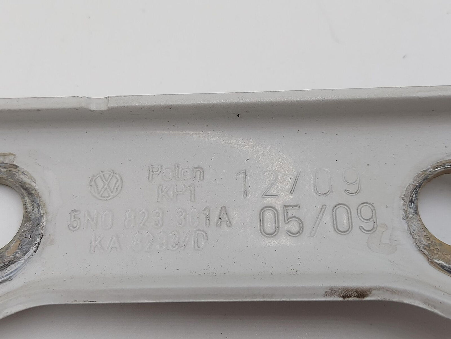 09-18 VW TIGUAN LH Left Hood Hinge White Candy Wiesse (B94) 5N0823301A