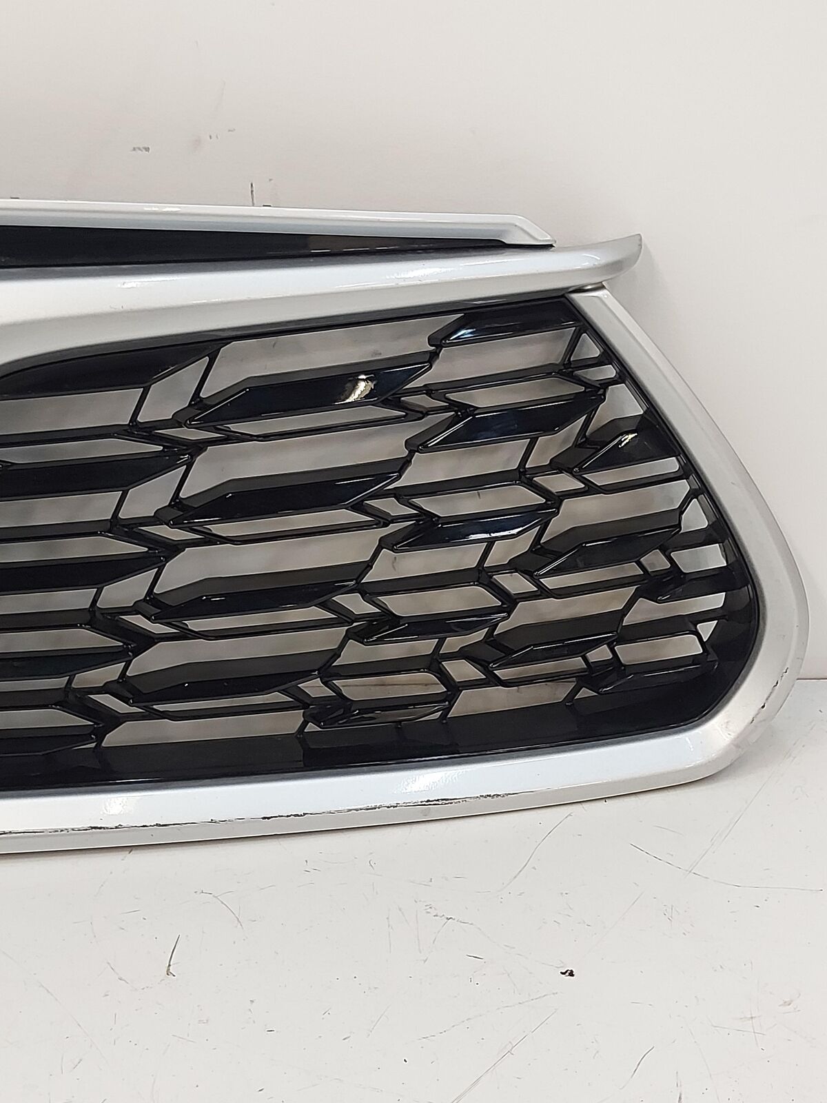 20-22 Toyota Highlander Upper Grille *Scuffs 53101-0E330 53101-0E360 53101-0E370