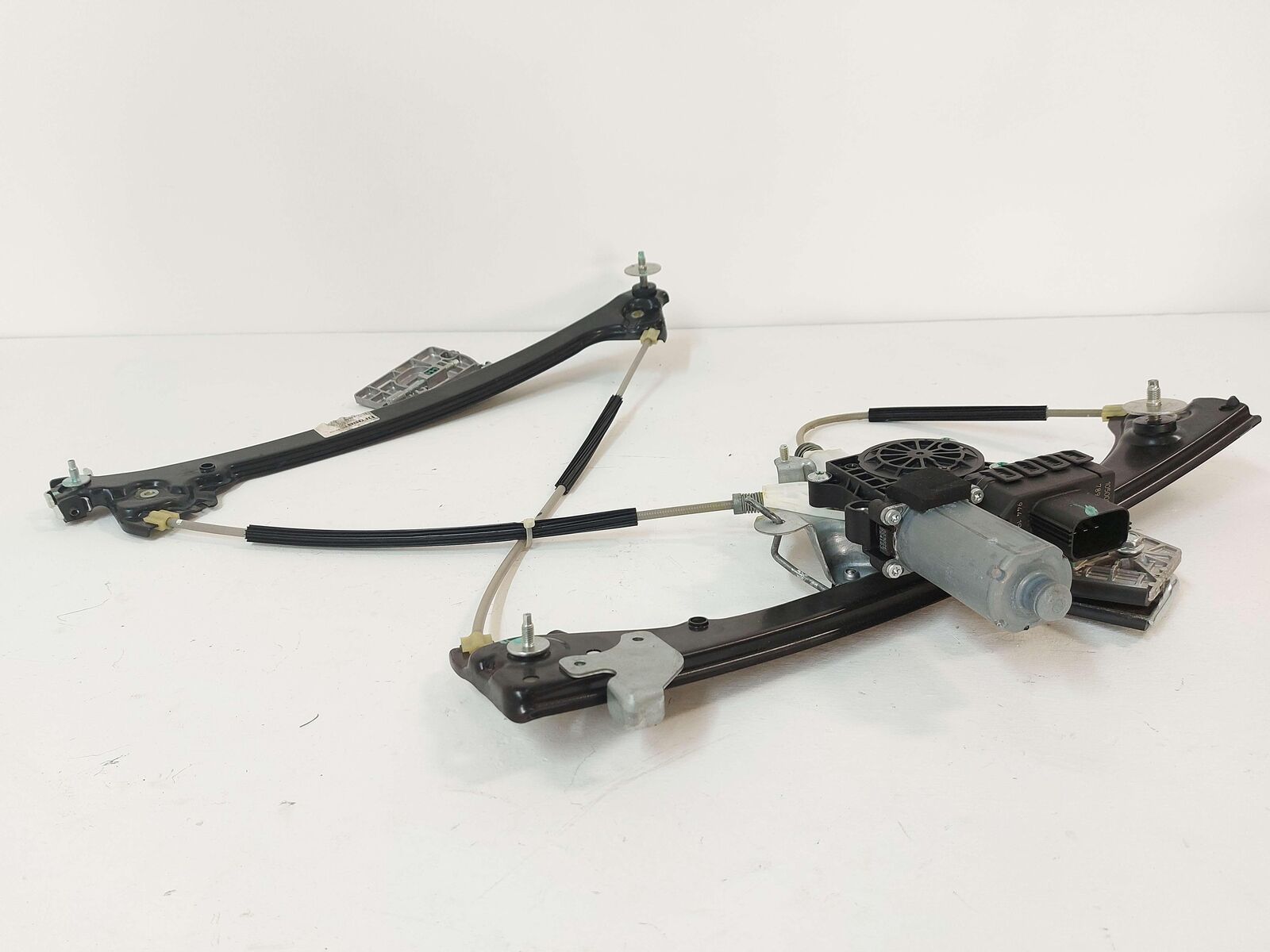 09 Nissan GTR GT-R R35 Front RH Right Door Window Regulator W/ Motor 1050002396