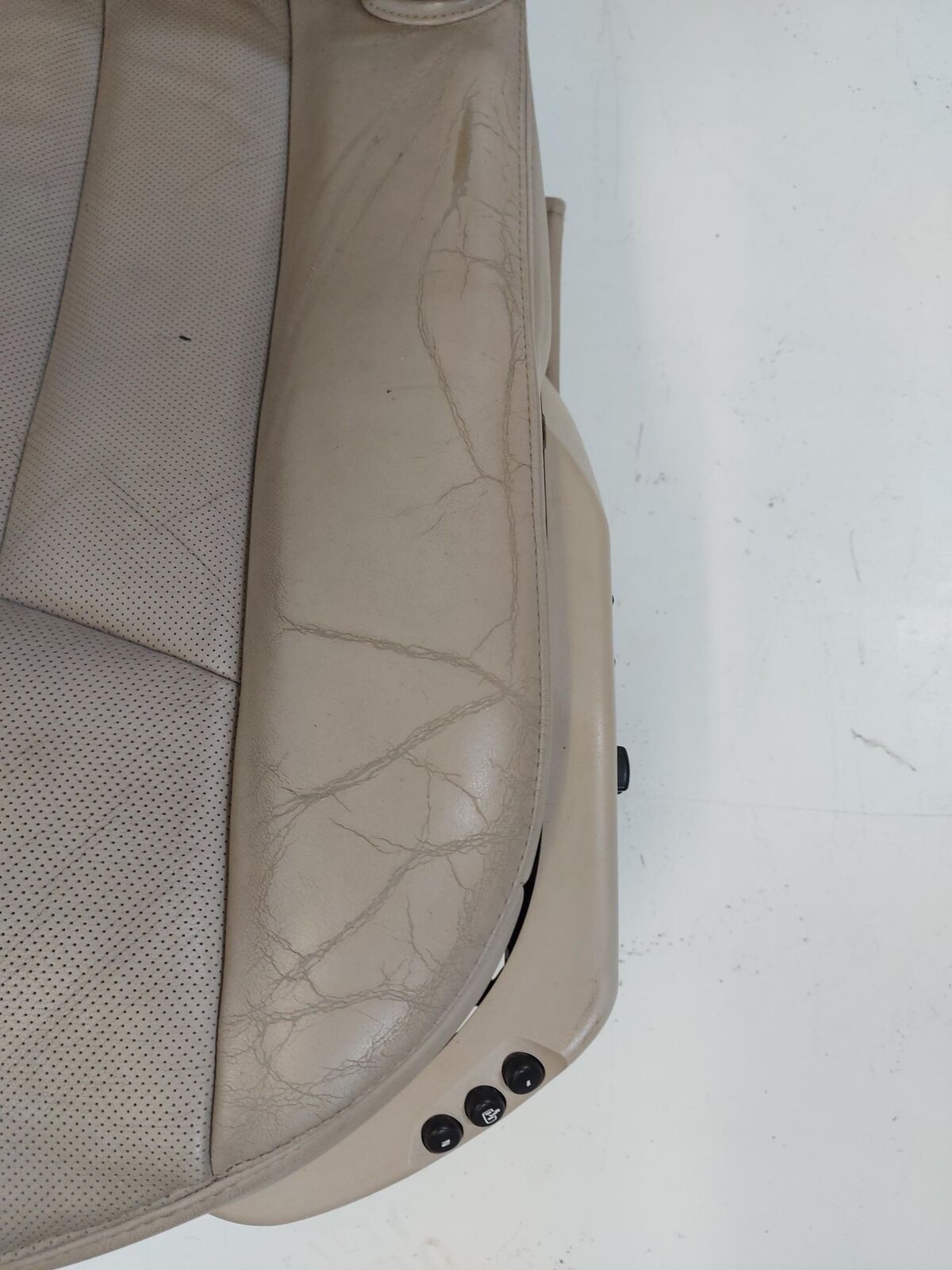 04 05 CADILLAC XLR Front Seat LH Left Seat Leather shale slight Wear See Pics