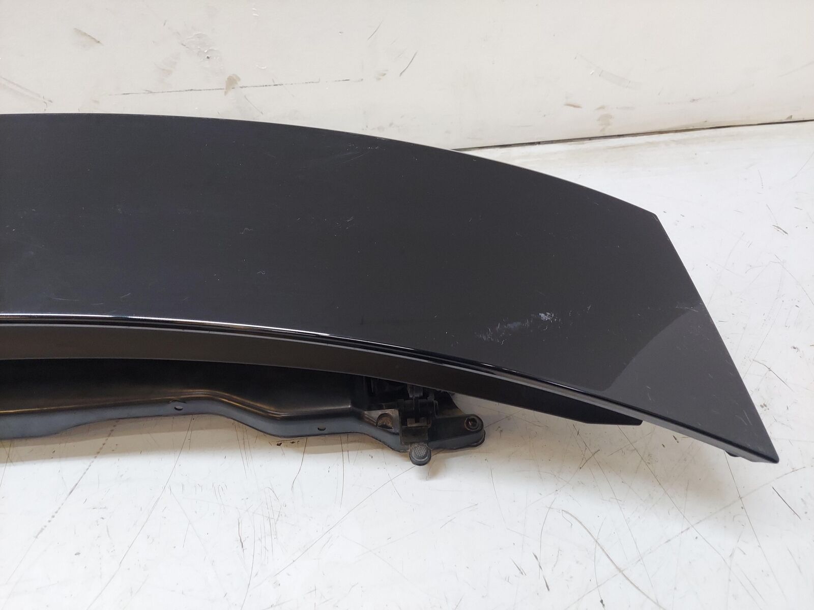 2020 PORSCHE TAYCAN Rear Spoiler *damage/missing Section* 9j1827204 8j1827932