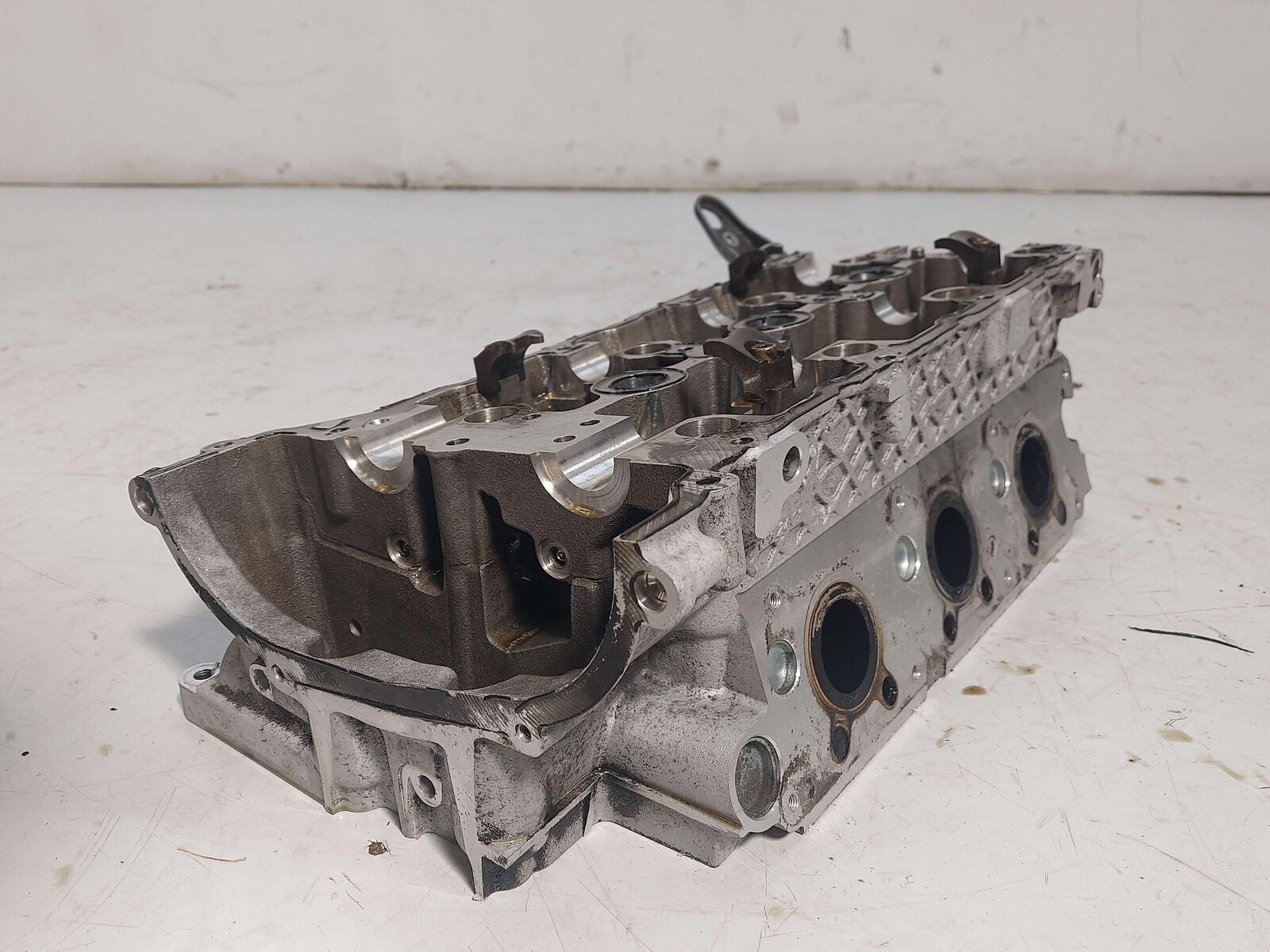 06-12 Mercedes C300 W204 Engine LH Left Cylinder Head 2720104720 0913419382 NOTE