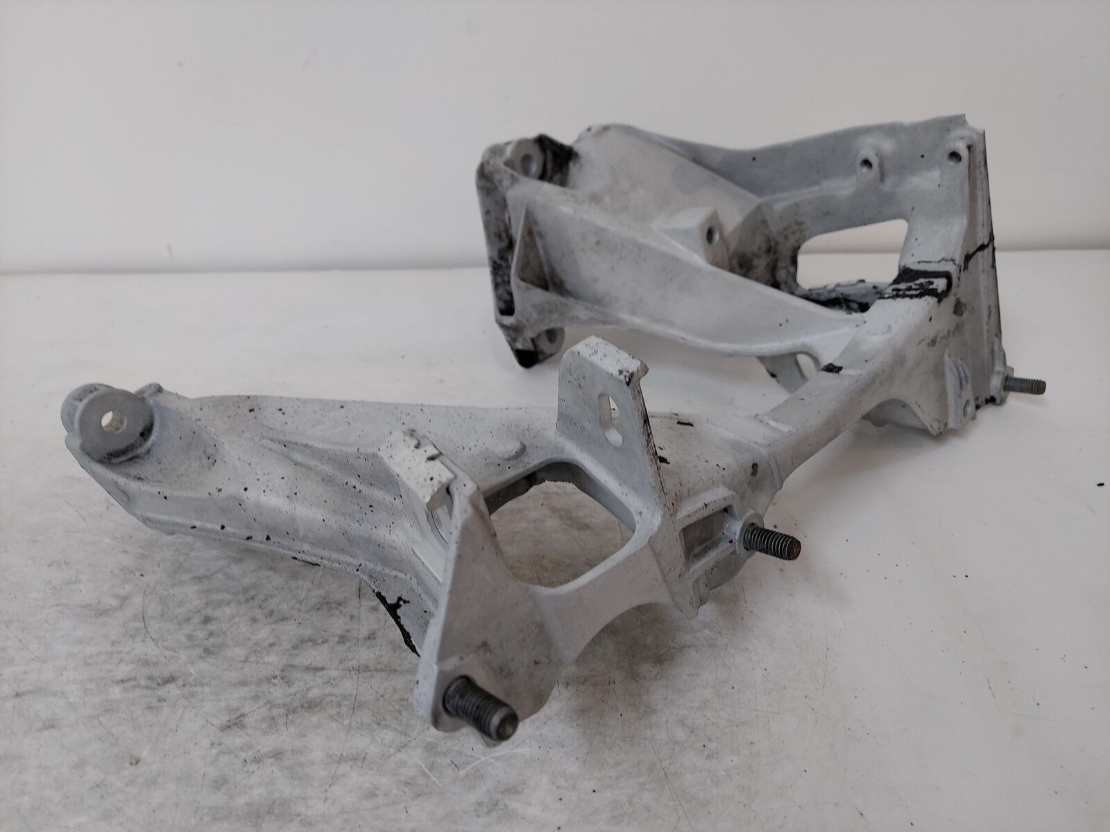 14-19 PORSCHE CAYMAN 718 REAR LEFT SUB FRAME CROSSMEMBER SIDE END SECTION