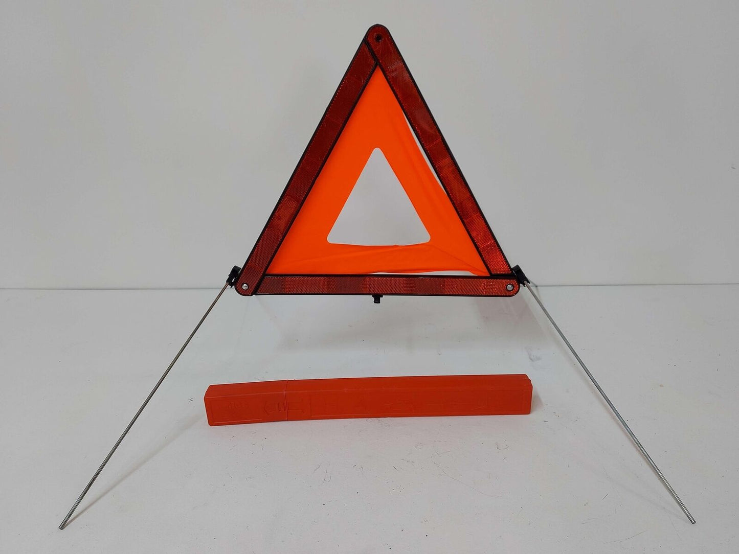 2018 ALFA ROMEO GIULIA QUADRIFOGLIO EMERGENCY WARNING TRIANGLE 27R031004