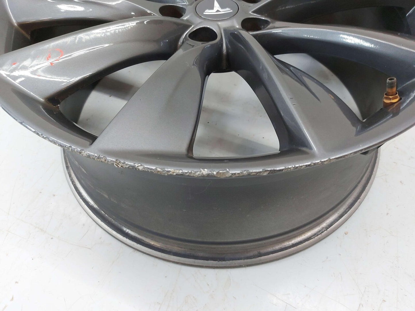 2013 TESLA S WHEEL 21X8.5 GREY TPMS 10 SPOKE 6005868-00-D *LIP RASH SCRATCHES*