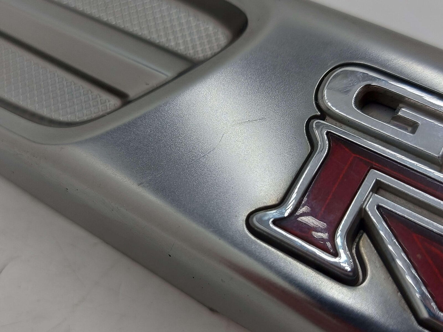 2009 Nissan R35 GTR GT-R RH RIGHT Fender Emblem *scratches Scuffs* 63825JF00A