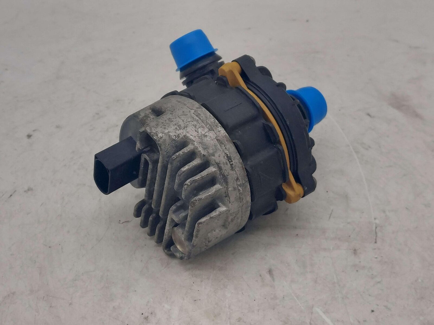 2021 MERCEDES GLS63 AMG X167 COOLANT WATER PUMP A0005005500