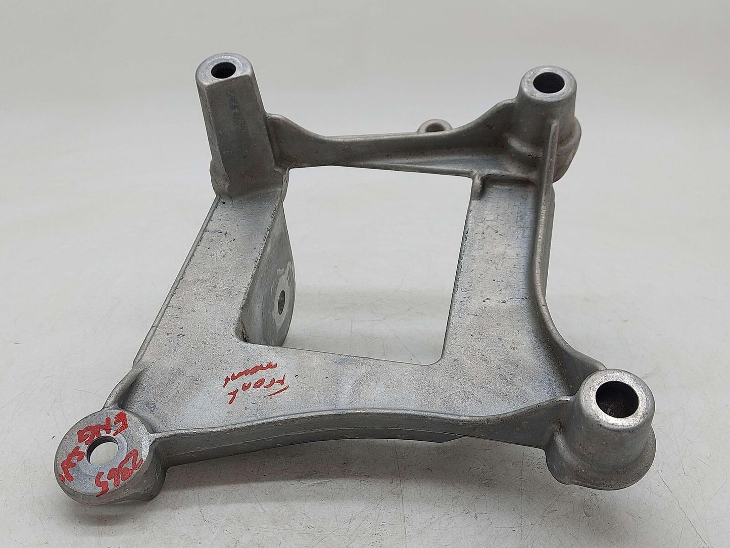 2016 PORSCHE CAYMAN GT4 981 FRONT ENGINE MOTOR MOUNT SUPPORT BRACKET 9A137512402