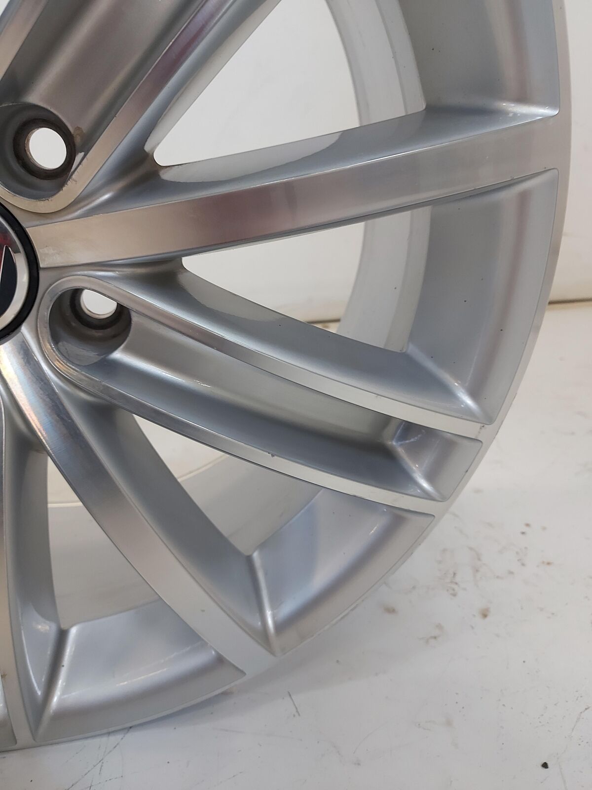 17 VW TIGUAN ALLOY WHEEL SILVER 18x7" 5N0601025AF