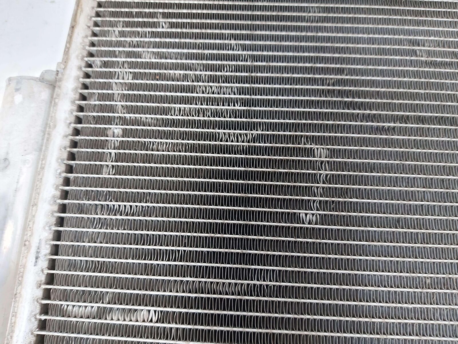 04-10 TOYOTA SIENNA AC A/C AIR CONDITIONING CONDENSER 640405 *FINS BENT*