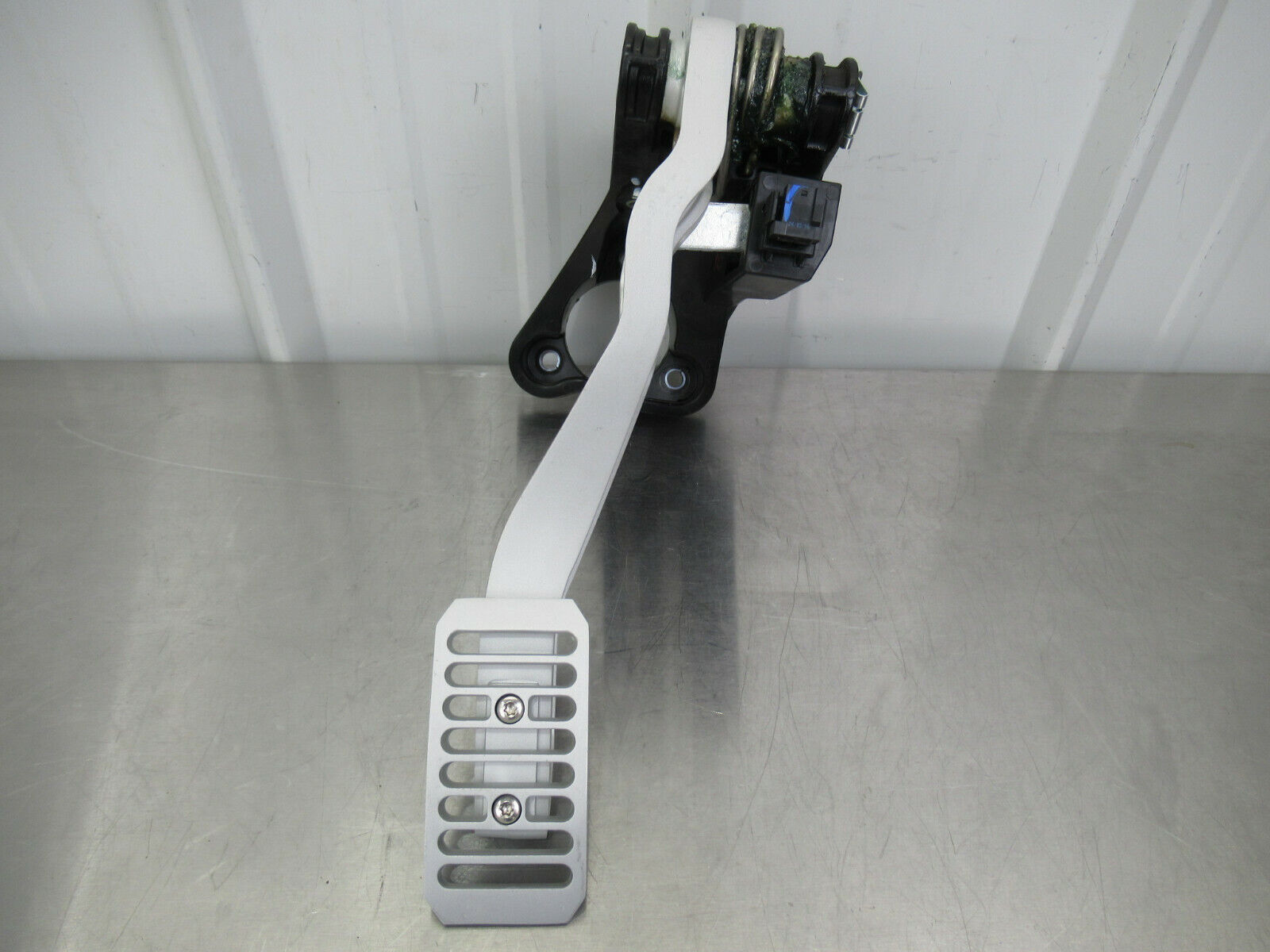 T020 2016 16 MCLAREN 570S BRAKE PEDAL 11C0143CP