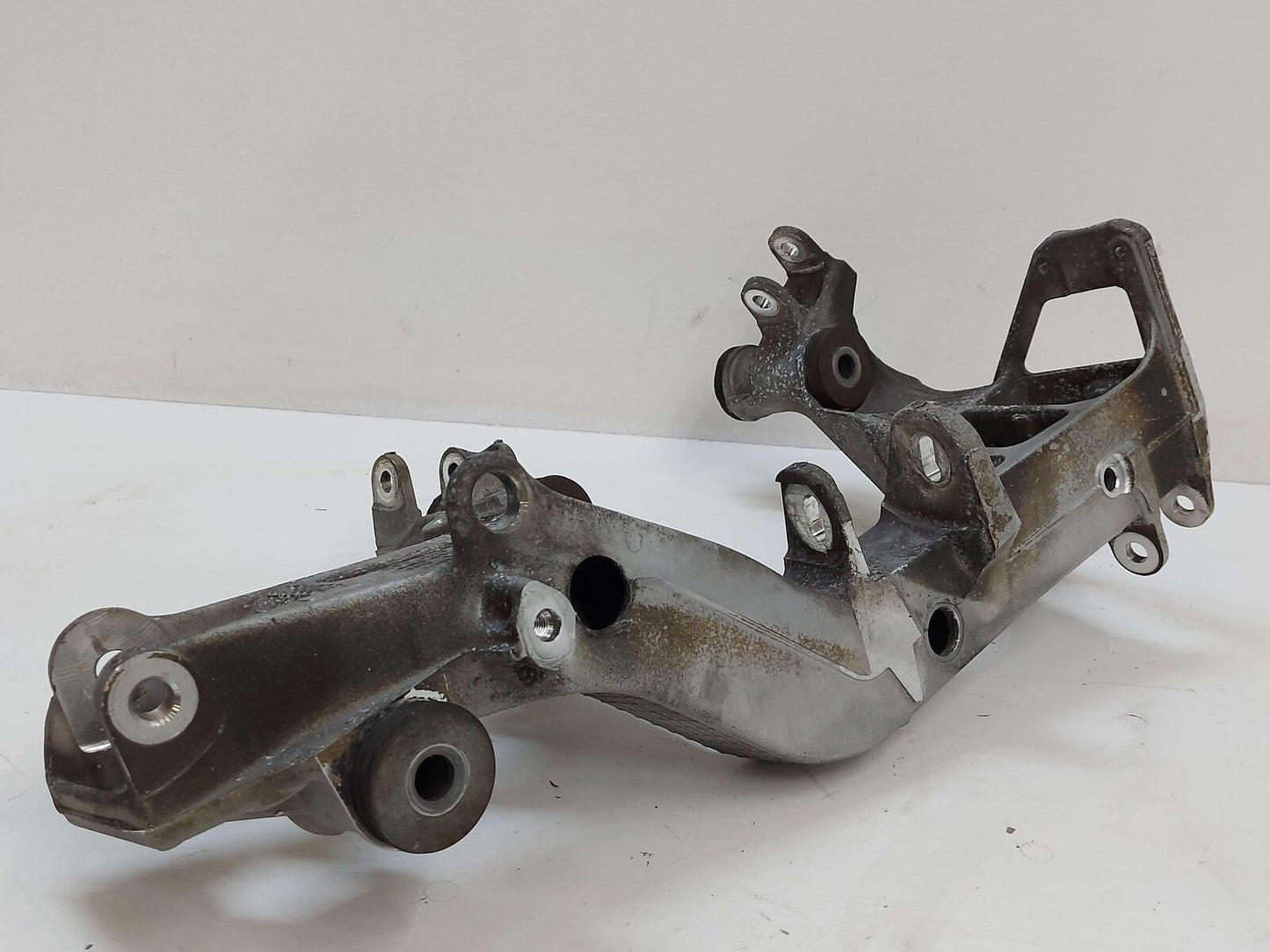 05-06 Porsche 911 997 Carrera S REAR LEFT Sub Frame Crossmember END BRACKET