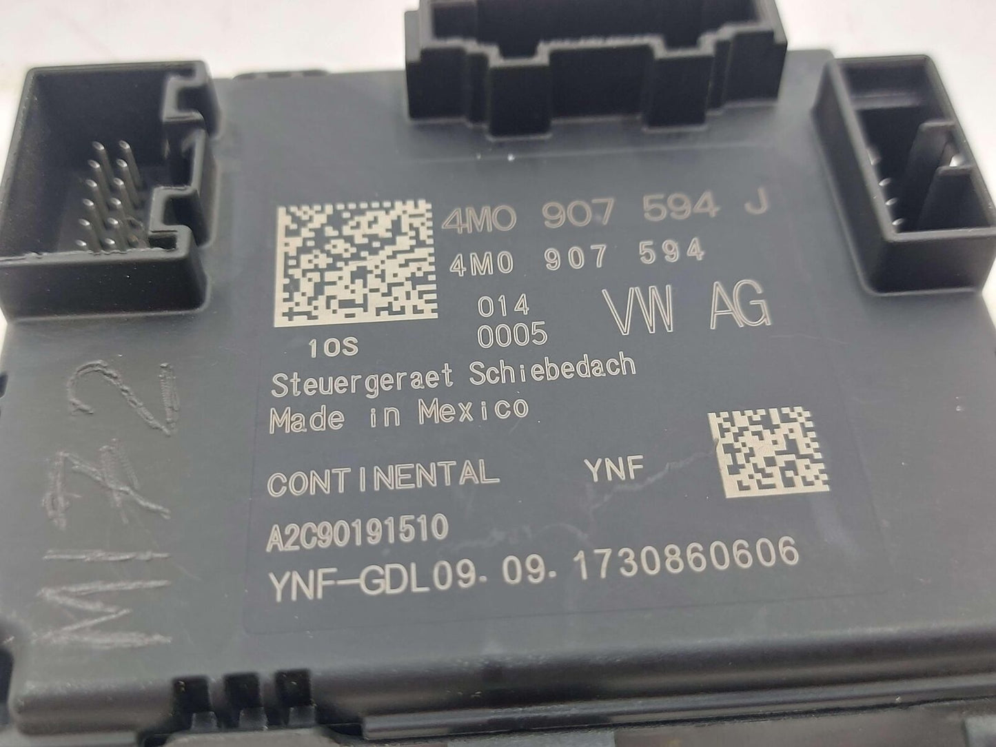 2018 VW ATLAS 4m0907594j SUNroof control module