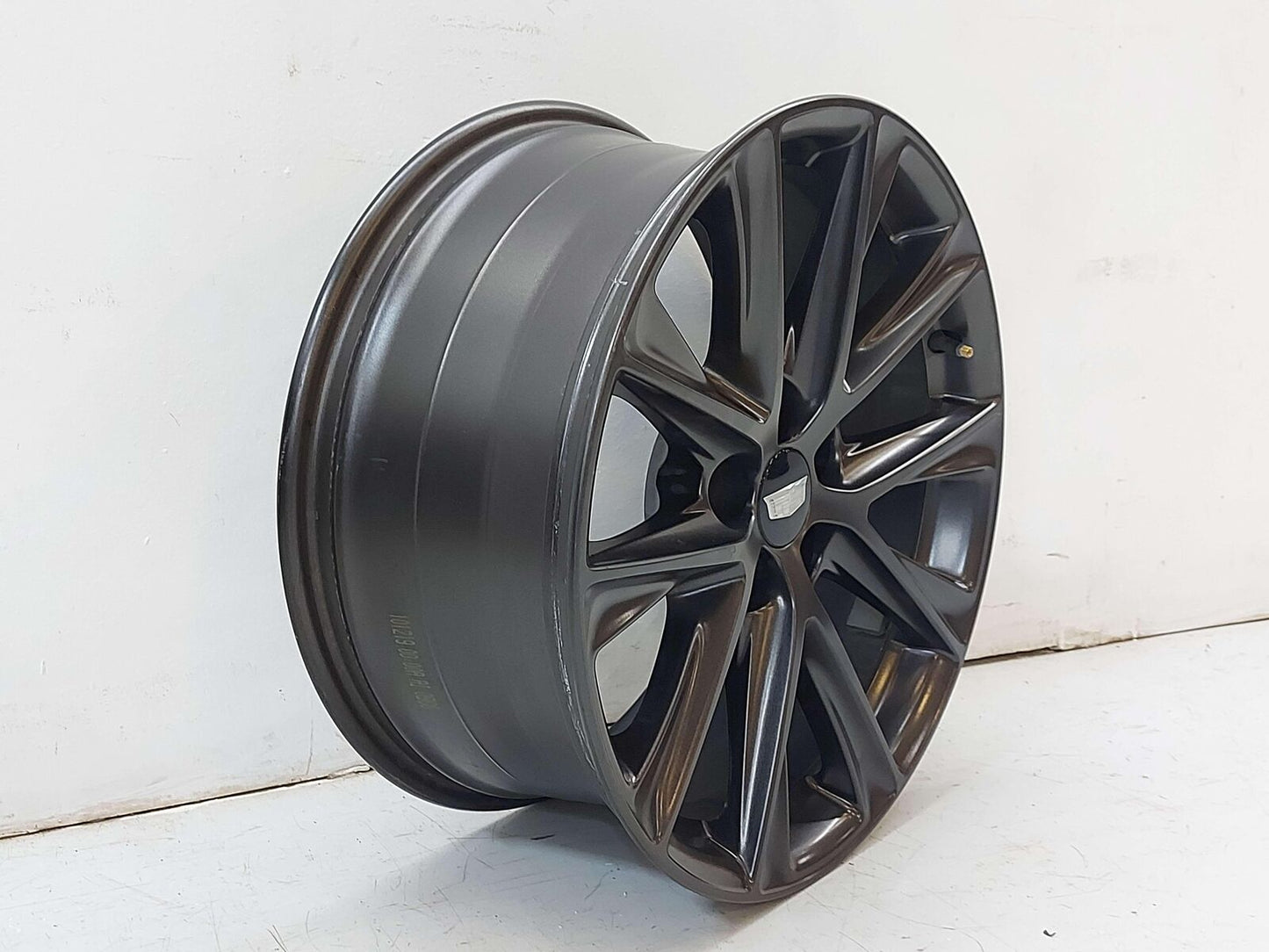 20-23 CADILLAC CT5 WHEEL RIM 19X8.5" 10 SPOKE GRAPHITE BLACK 84004238 *CHIPS*