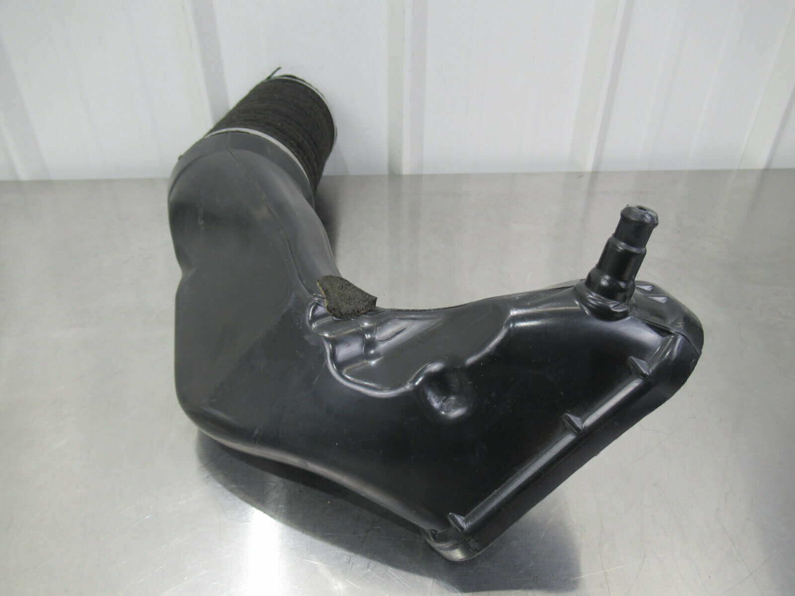 T020 2016 16 MCLAREN 570S RH RIGHT INTAKE AIR DUCT TUBE 13F0683CP