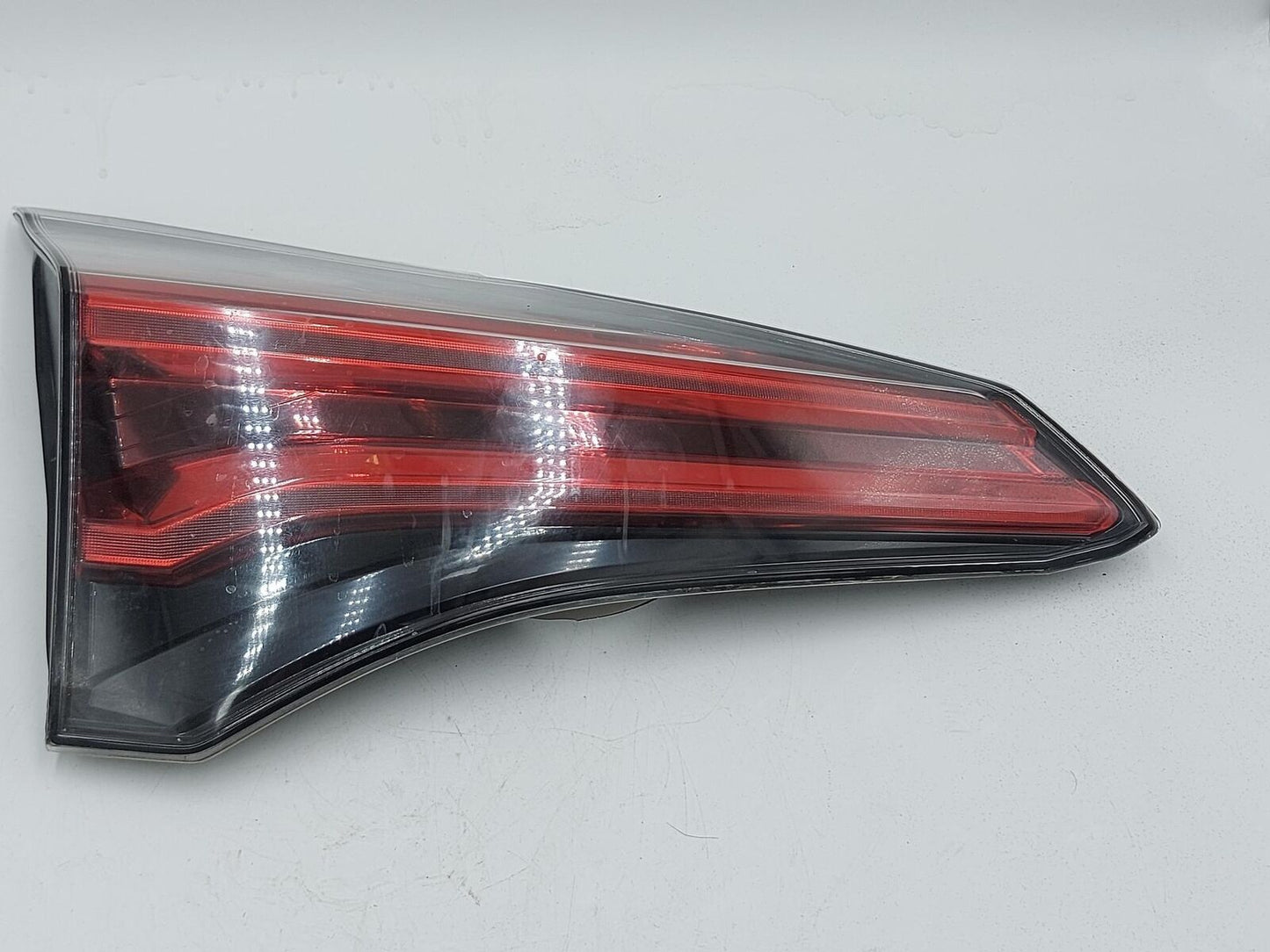 16-18 TOYOTA RAV-4 Left Tail Light Lh *notes* liftgate w/o LED