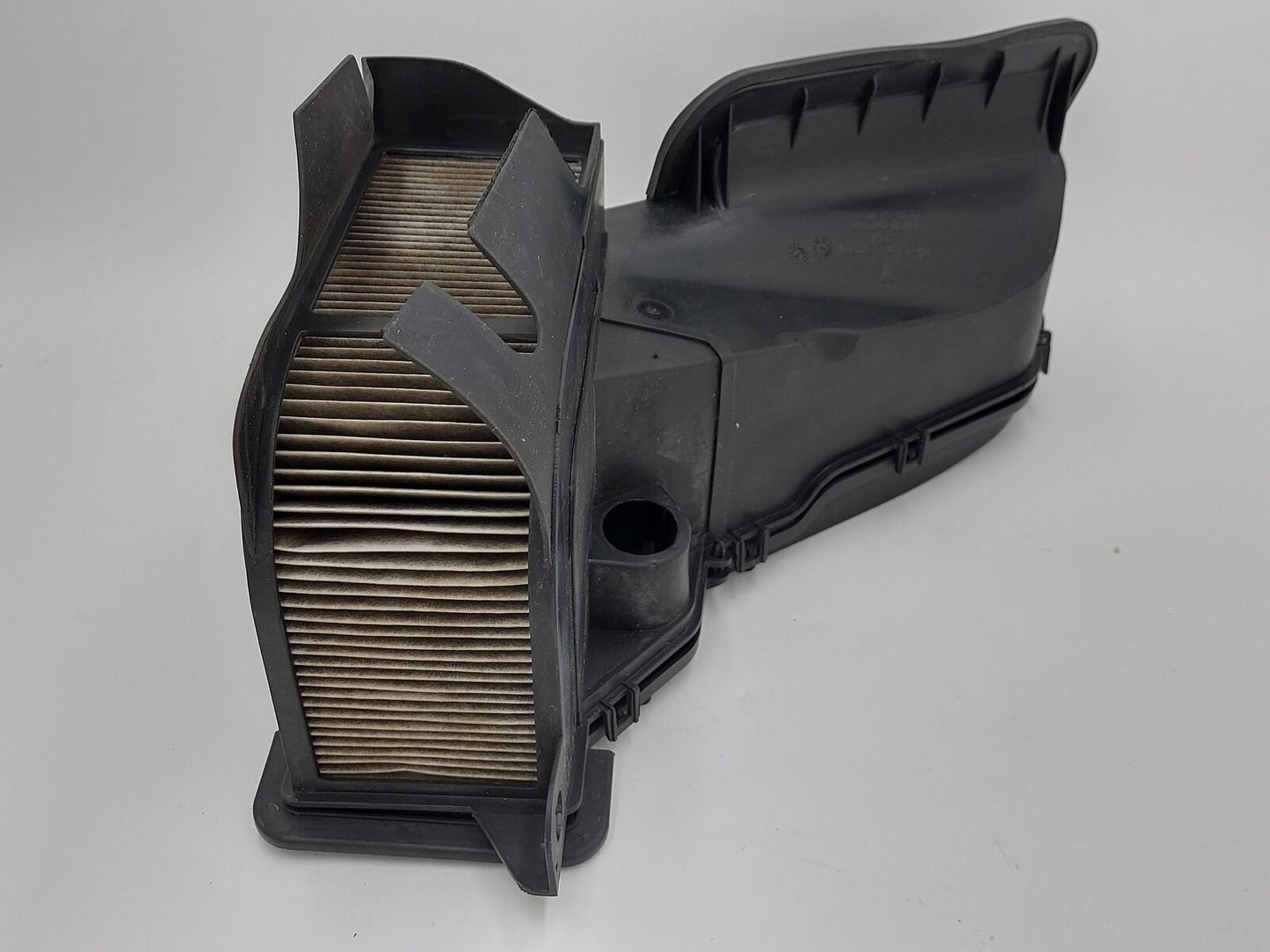 17-19 PORSCHE CAYMAN 718 AIR INTAKE FILTER CLEANER 99157207201 *BROKEN CLIP*