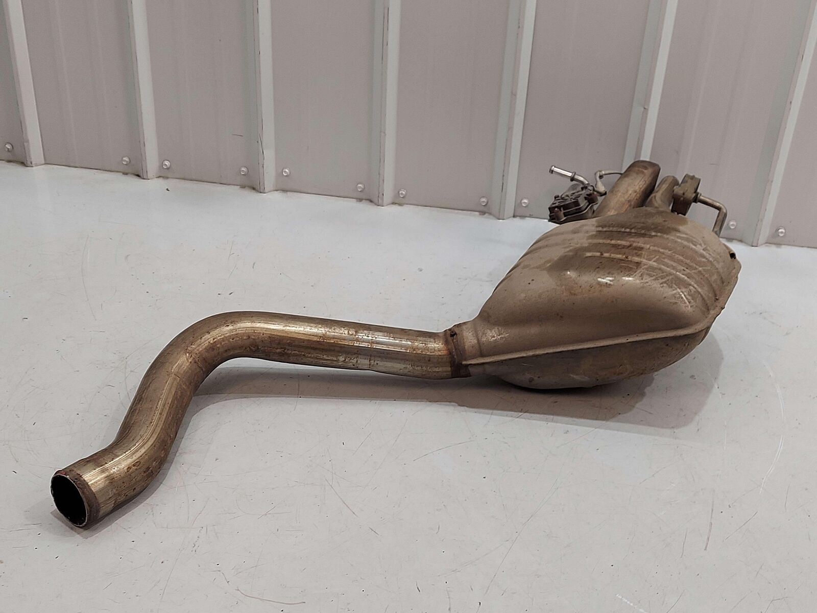 18-19 MERCEDES E63S AMG W213 LEFT EXHAUST MUFFLER A2134905002