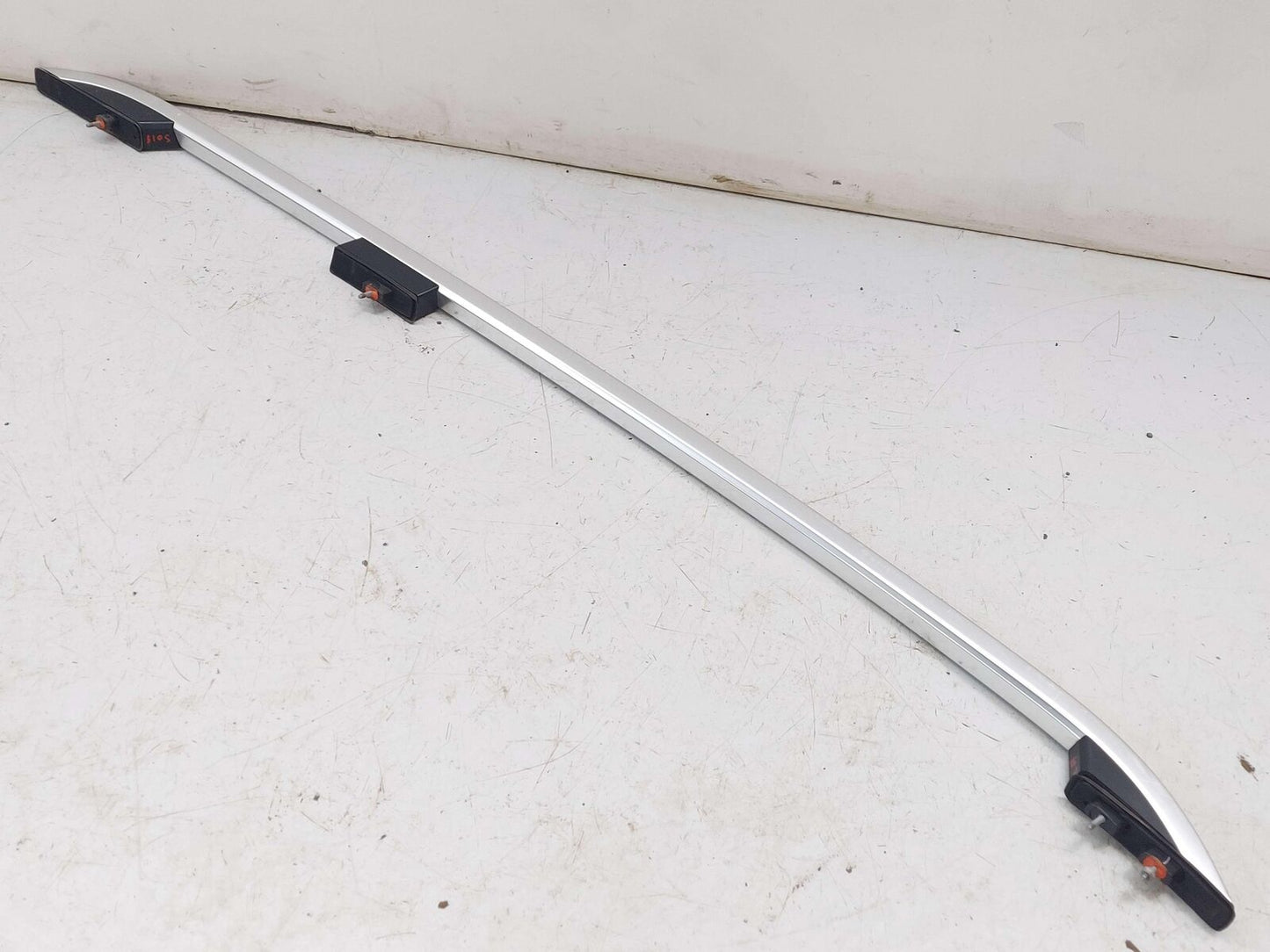 10-15 MERCEDES GLK250 X204 LEFT ROOF RACK RAIL SILVER A2048902193 *SCRATCHES*