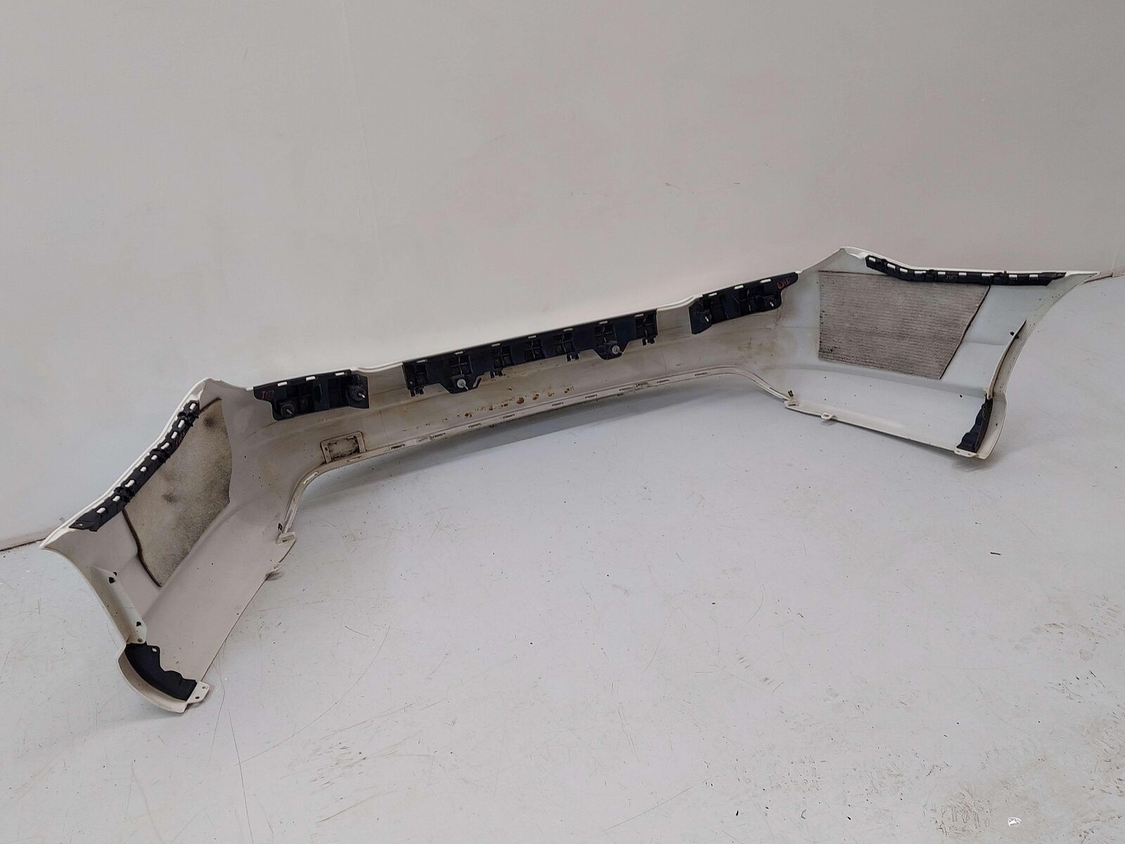 08-11 MERCEDES C63 REAR BUMPER W/ REINFORCEMENT WHITE *SCRATCHES GOUGES*