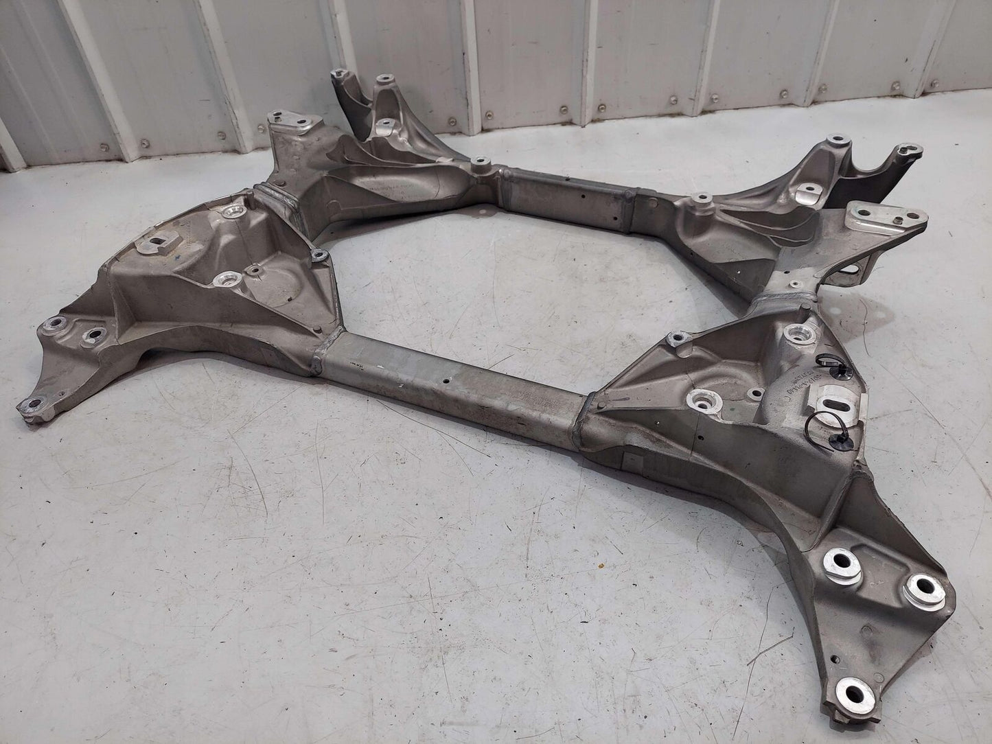 2024 ASTON MARTIN DB12 VOLANTE FRONT SUB FRAME CROSSMEMBER CRADLE RY53-5019-AB