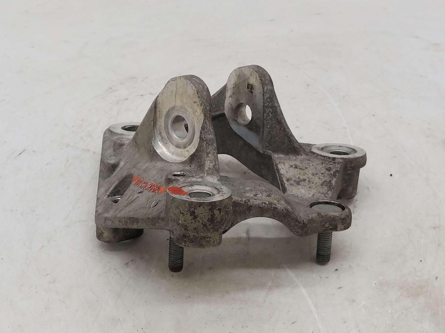 2014 PORSCHE 911 991 GT3 REAR LEFT LOWER TRAILING ARM MOUNT SUPPORT 9913313298R