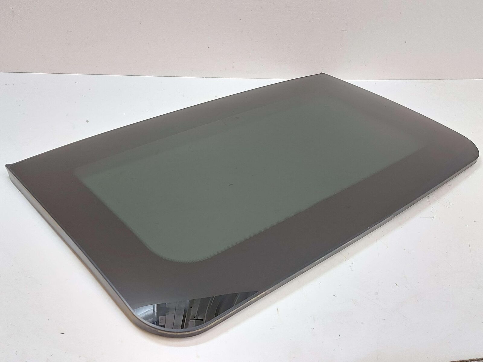 20-21 CADILLAC CT5 FORWARD ROOF GLASS 84339532