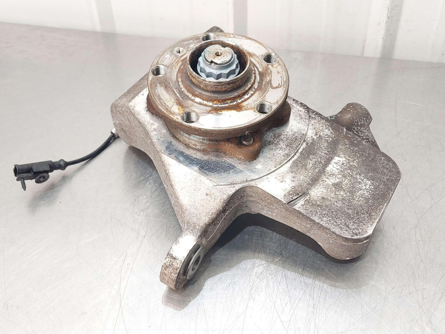 2016 MCLAREN 540C FRONT LEFT SPINDLE KNUCKLE HUB 13B1201CP