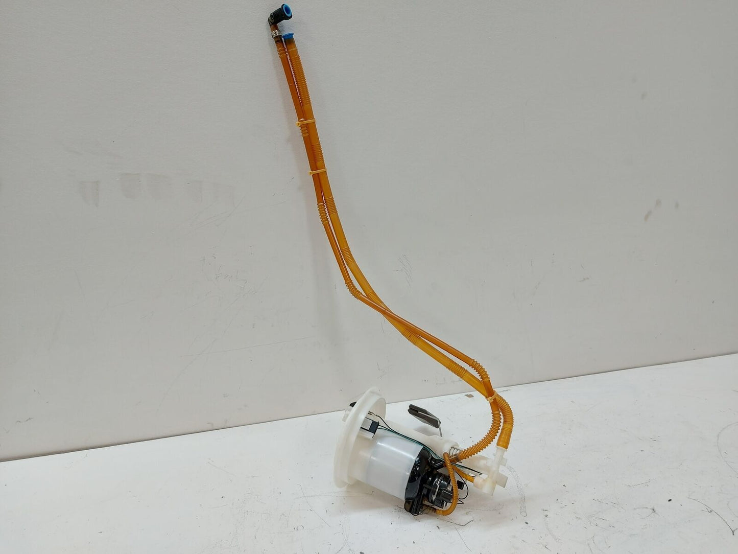 10-12 Mercedes GLK350 Fuel Pump A2044701494