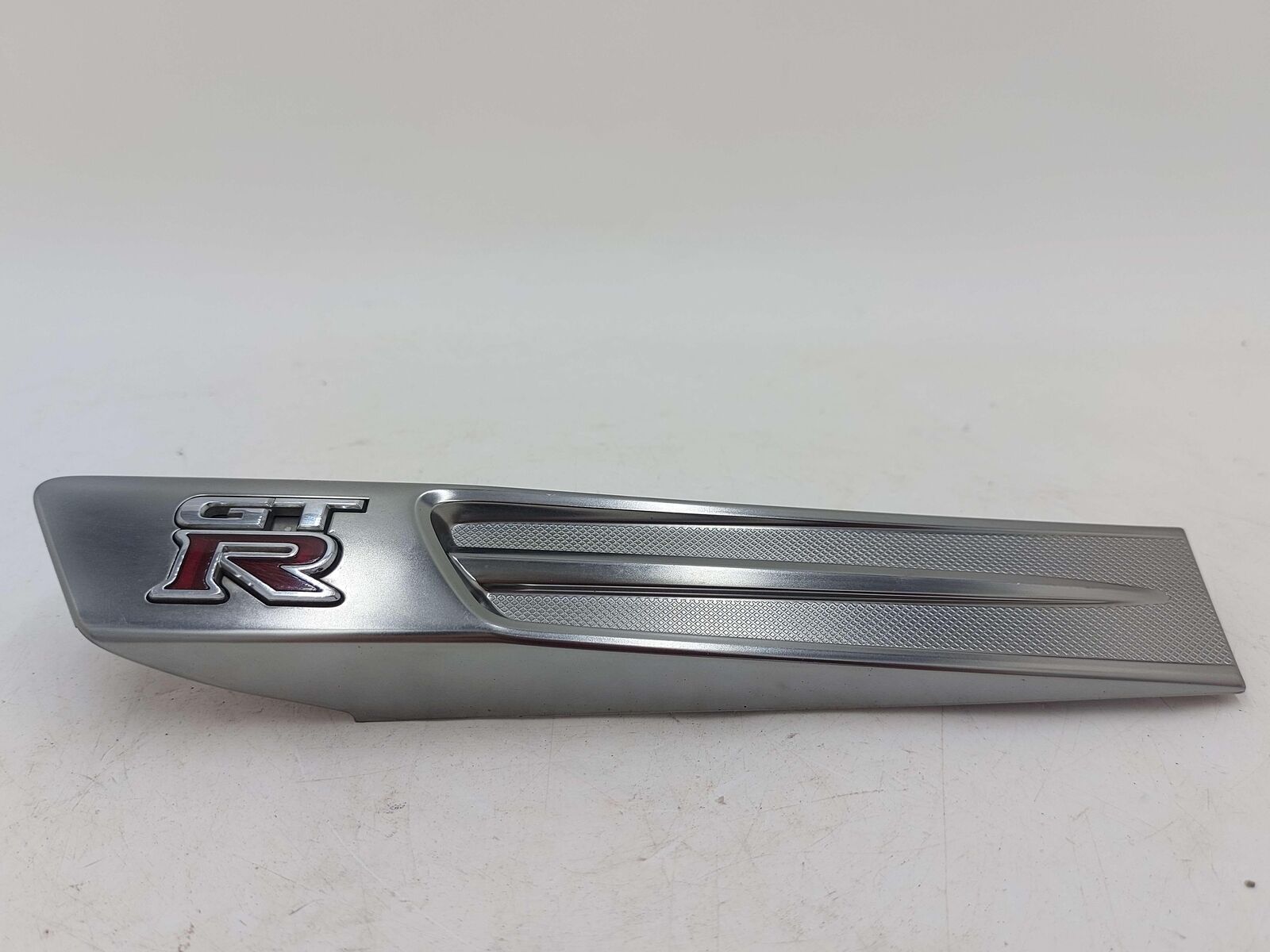 2009 Nissan R35 GTR GT-R LH LEFT Fender Emblem *scratches* 63871JF00A