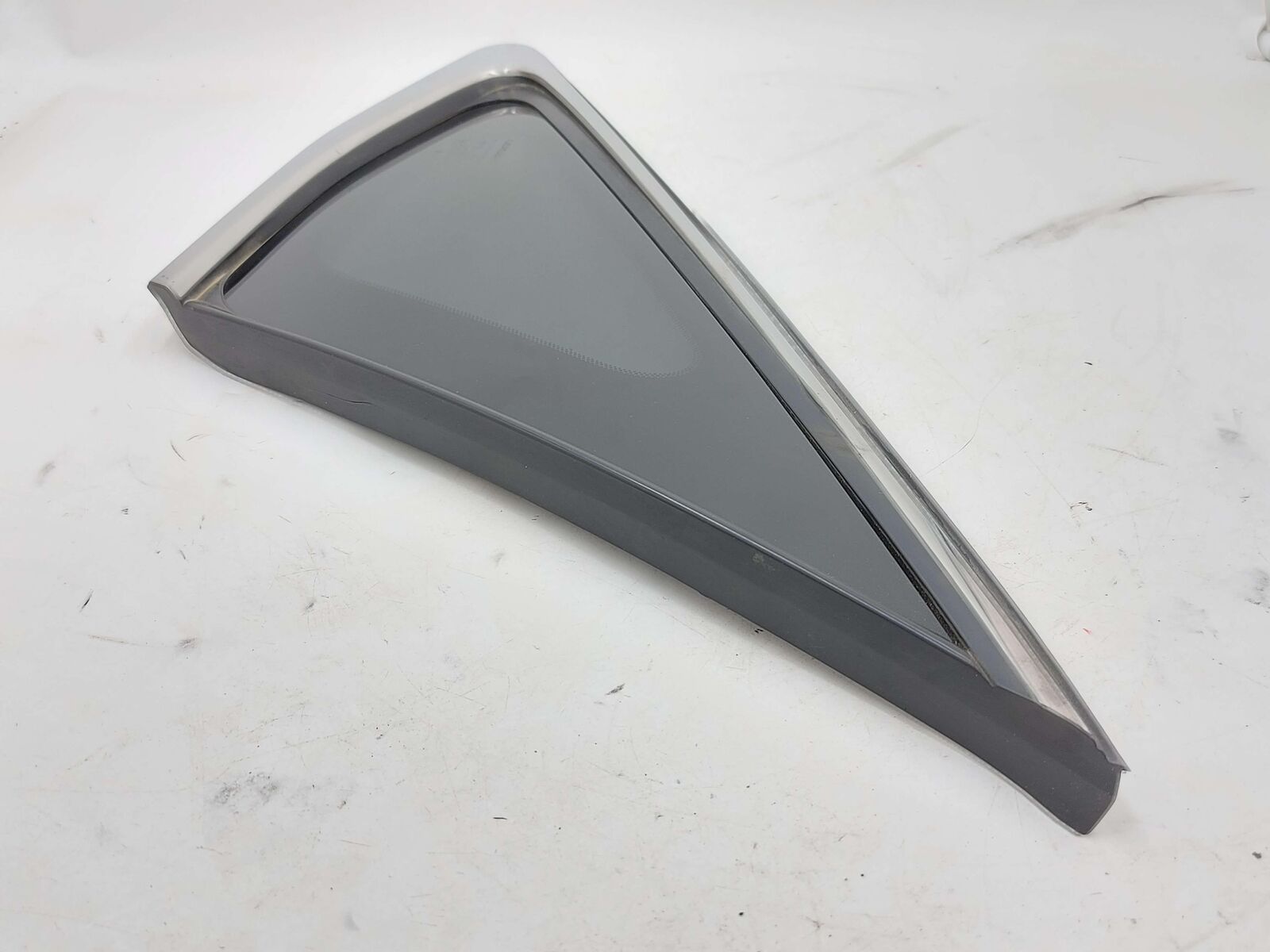 10-15 LEXUS RX350 RIGHT QUARTER WINDOW GLASS W/ CHROME MOULDING *PITTING*