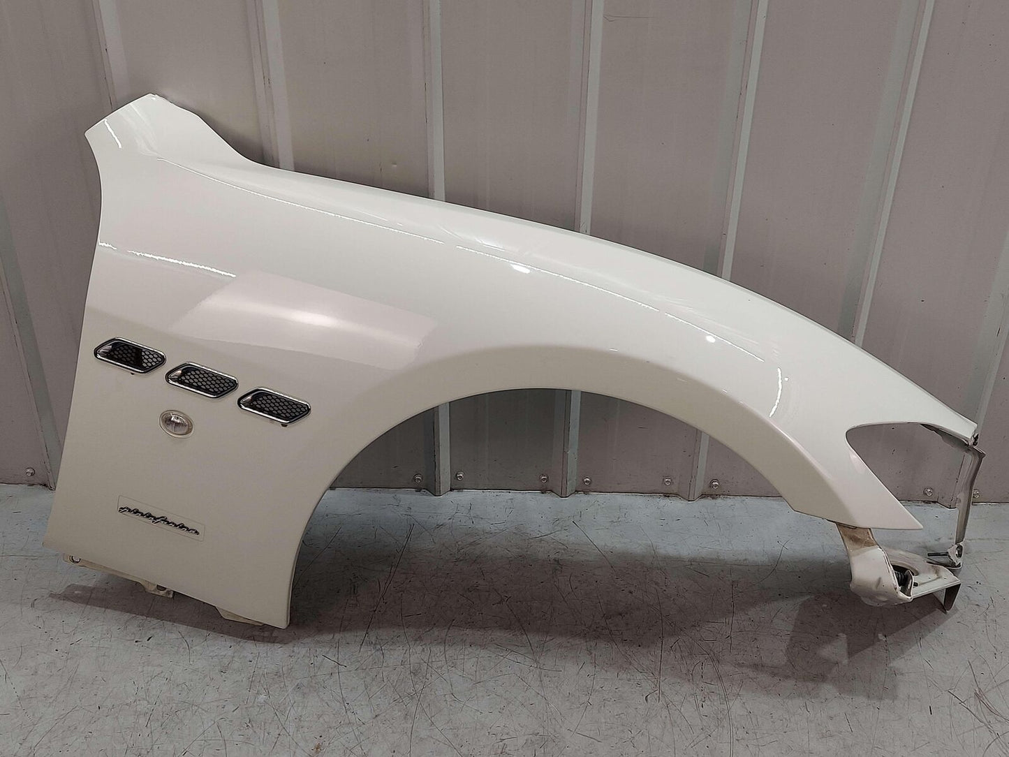 2010 Maserati GranTurismo S M145 Coupe RIGHT FENDER BIANCO ELDORADO WHITE