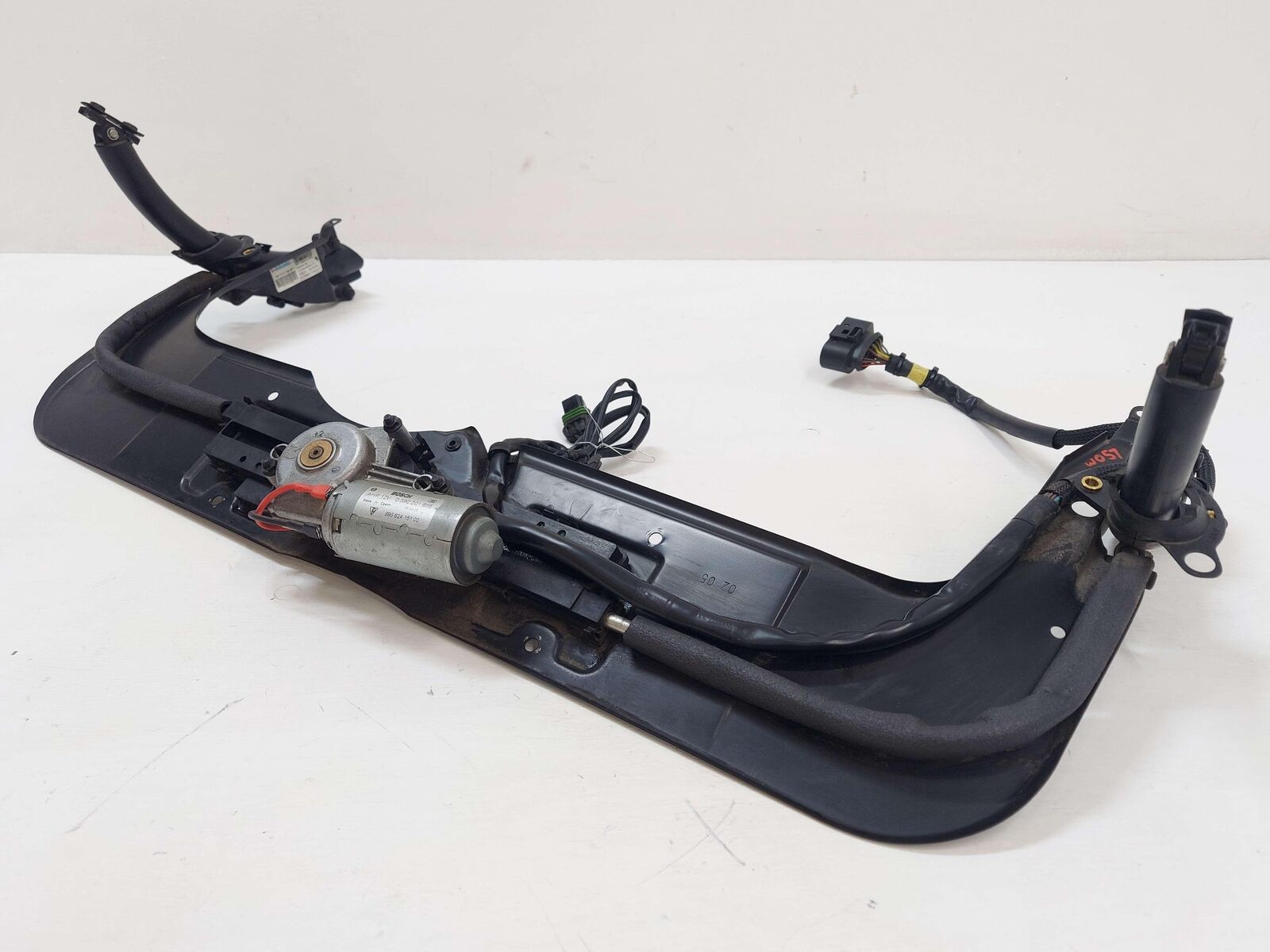 05-08 Porsche 911 997 Carrera S CONVERTIBLE REAR ENGINE LID SPOILER DRIVE UNIT