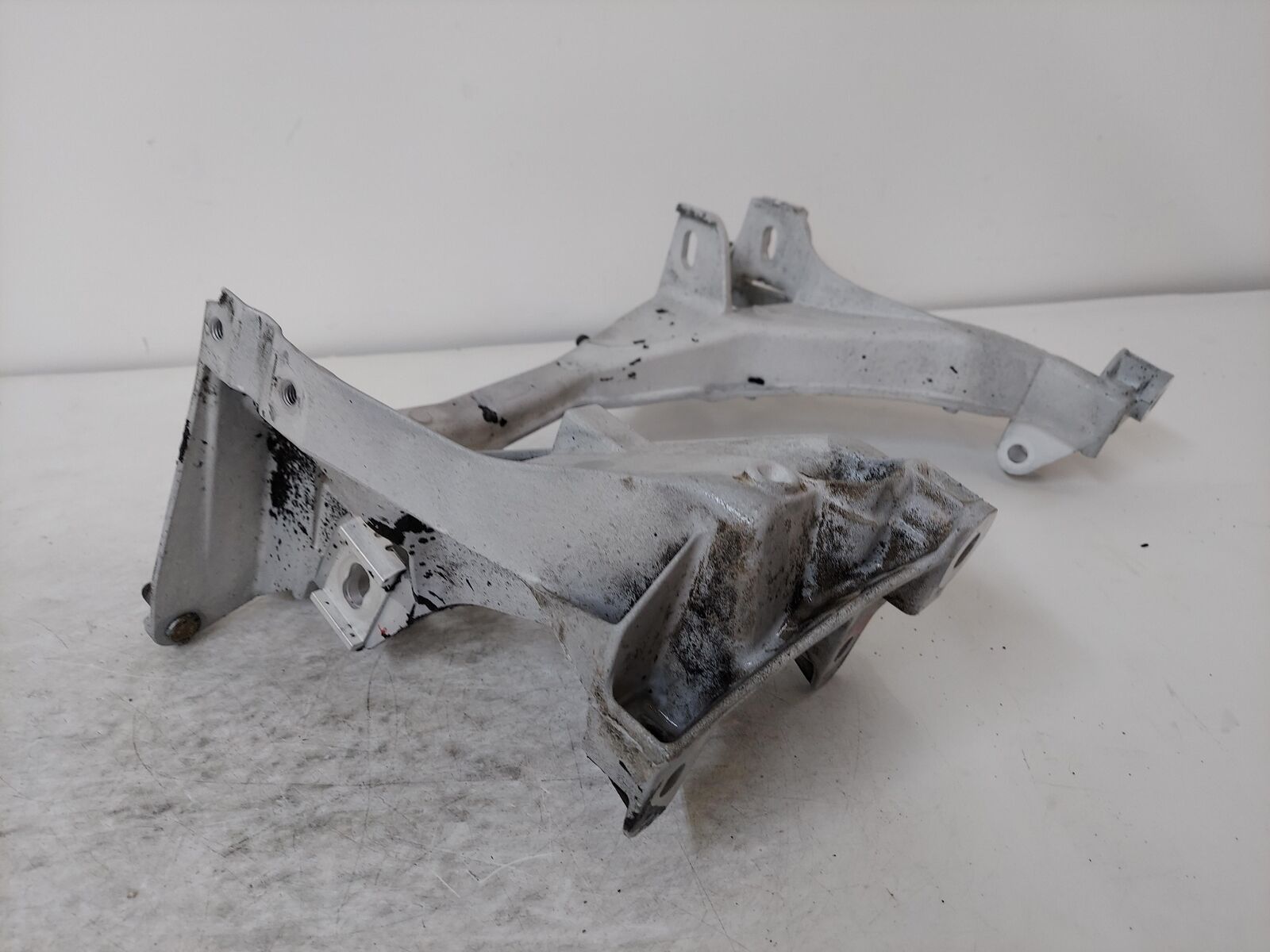 14-19 PORSCHE CAYMAN 718 REAR LEFT SUB FRAME CROSSMEMBER SIDE END SECTION