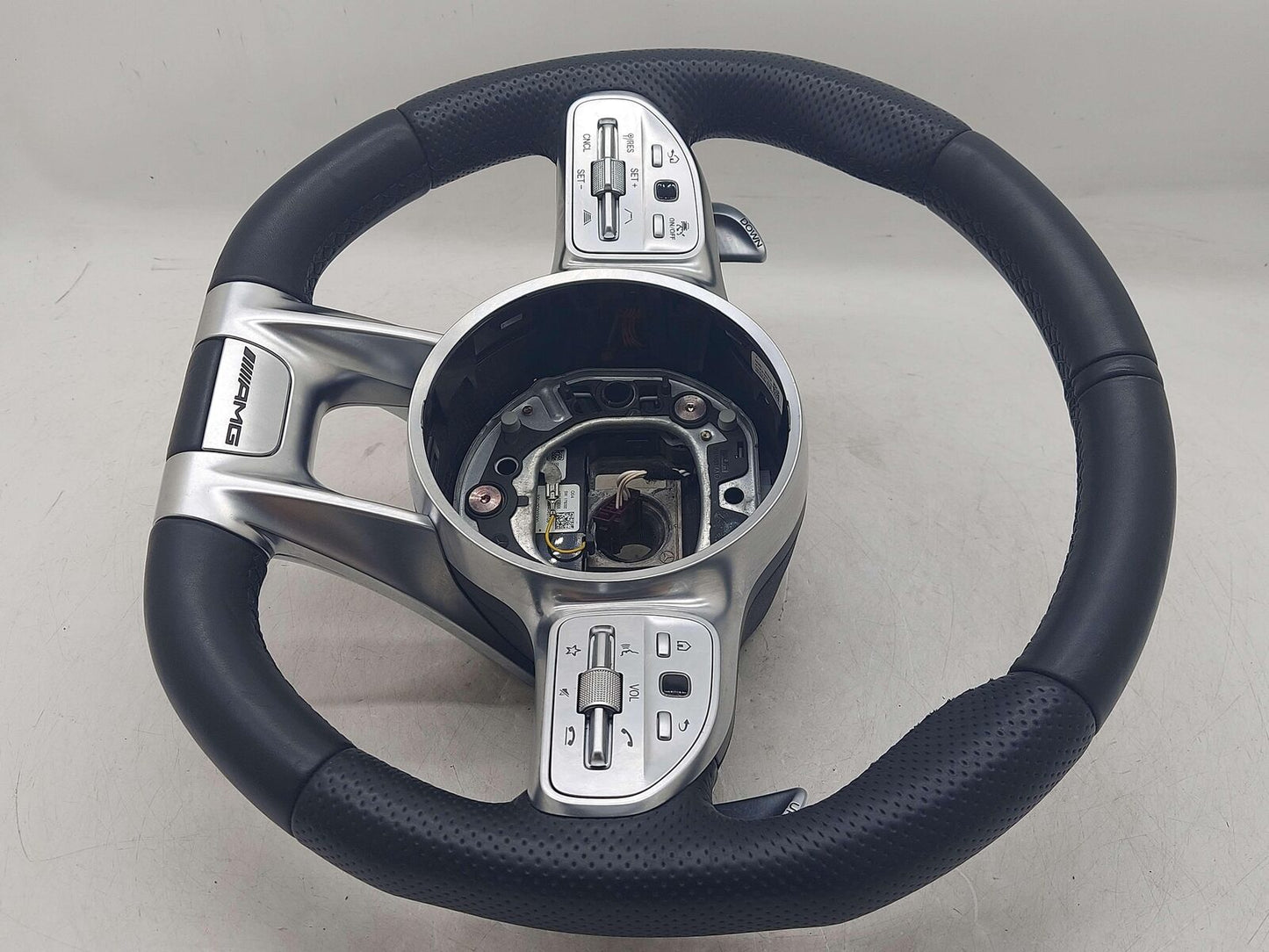 21-23 MERCEDES GLS63 X167 AMG PERFORMANCE STEERING WHEEL