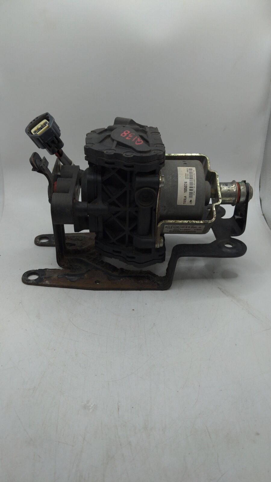 2014 TESLA S BRAKE SERVO BOOSTER VACUUM PUMP 105074