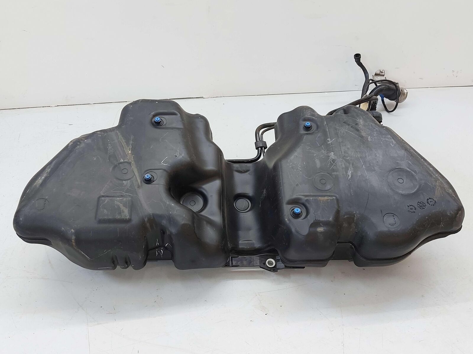 19-20 MERCEDES E63s AMG W213 GAS FUEL TANK 2134701702 2134700702