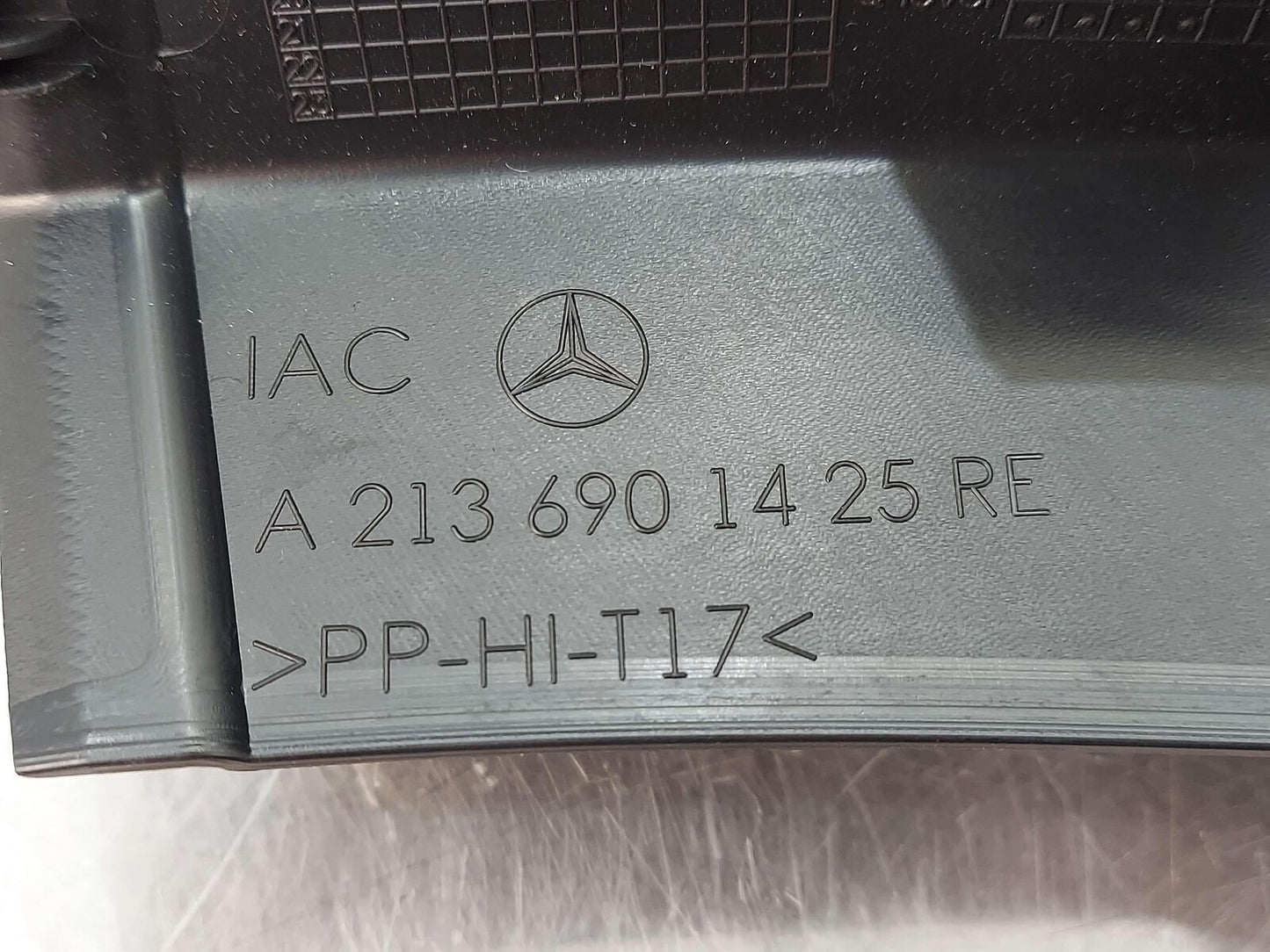 2019 Mercedes E63S AMG W213 RH Right End Cap/wheel Cover A2136901425