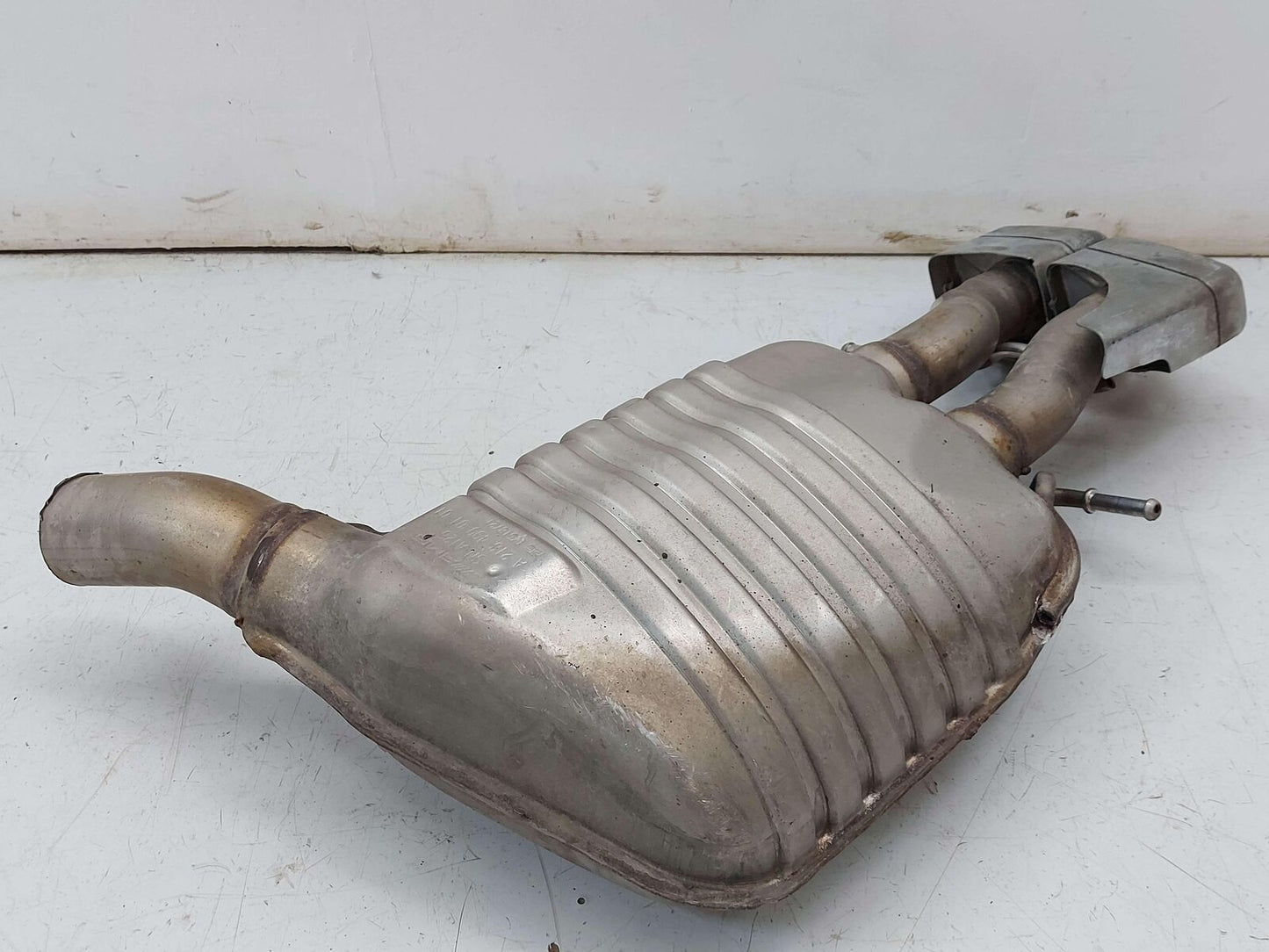 12-18 MERCEDES CLS63S AMG W218 RIGHT EXHAUST MUFFLER A2184900101