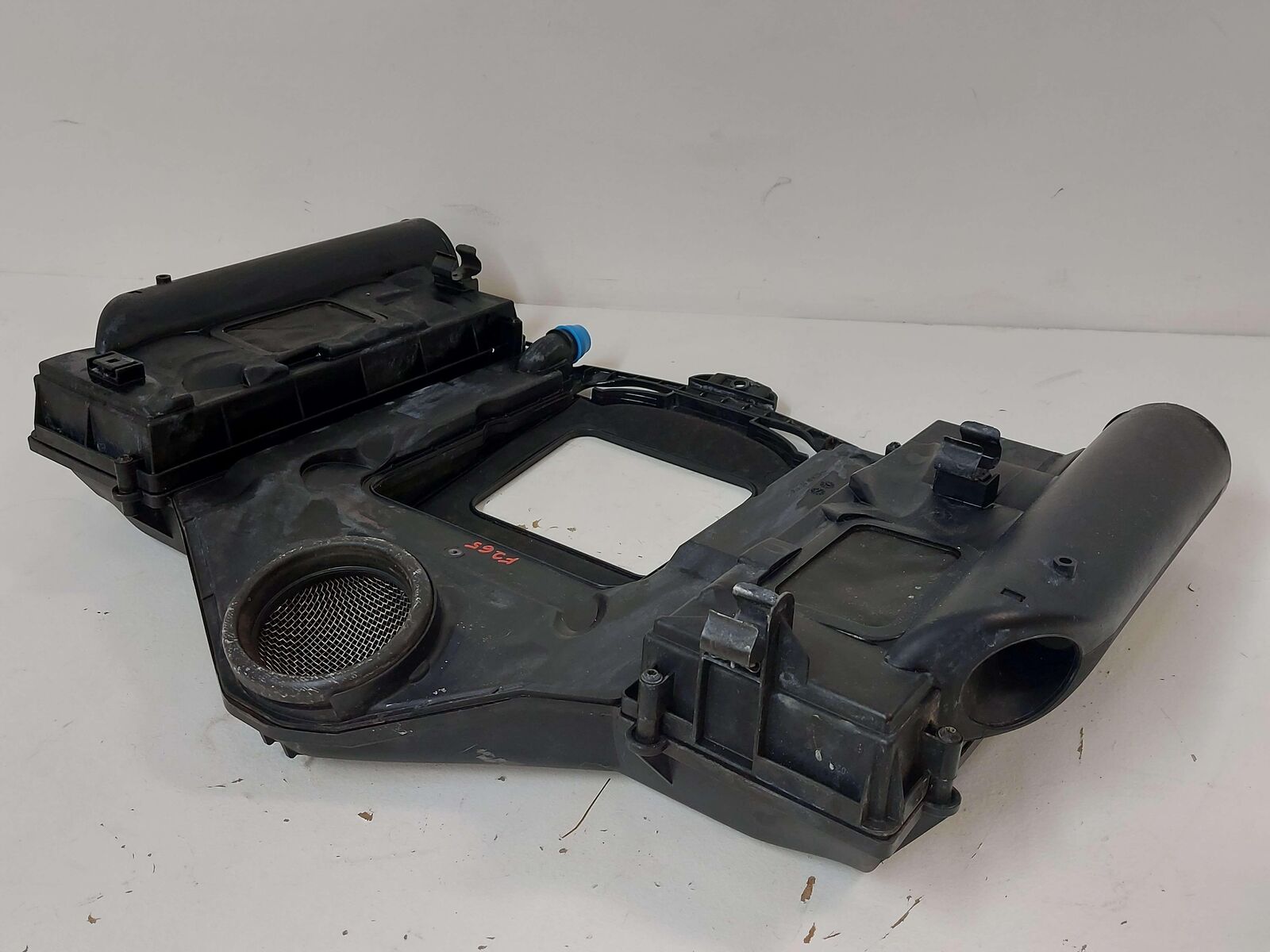 08-12 Mercedes C300 Sedan 3.0L 3.5L Air Intake Cleaner Housing A2730901201