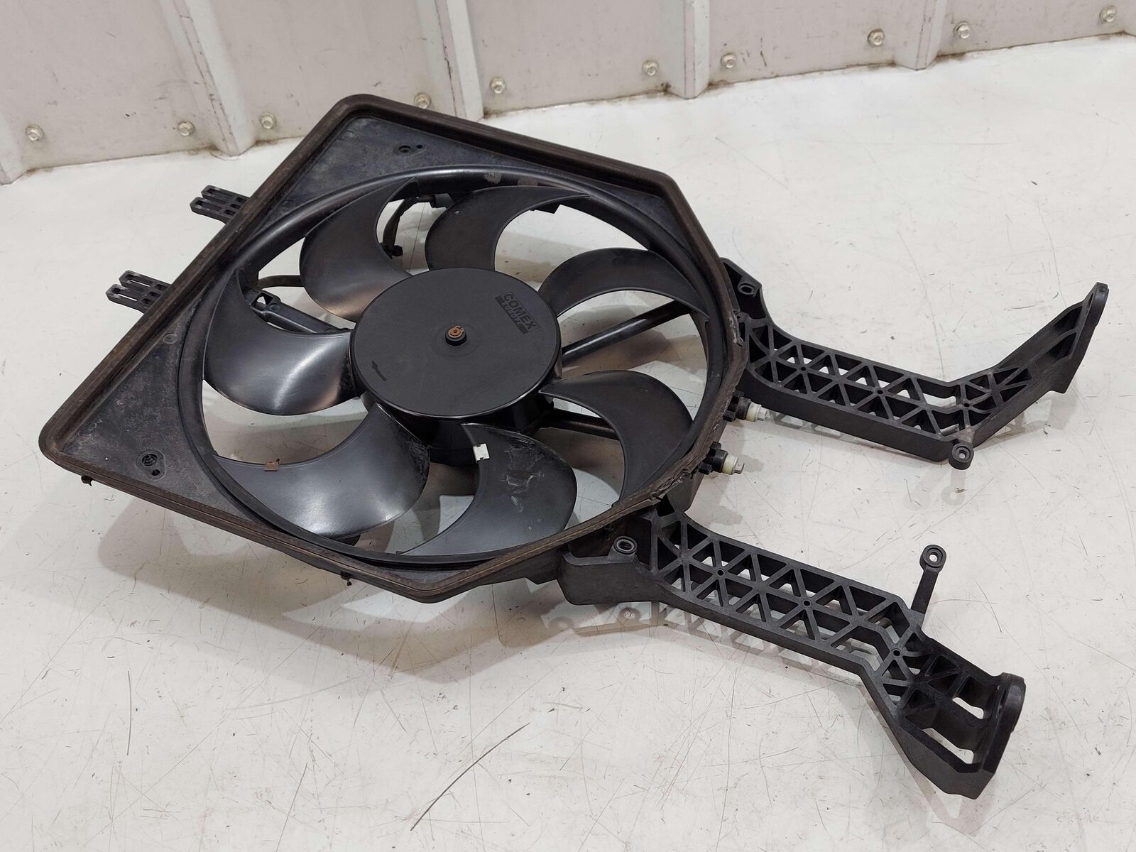 2017 MCLAREN 570S RIGHT ELECTRIC COOLING FAN MOTOR 13L0208CP *DEFORMED TRIM*