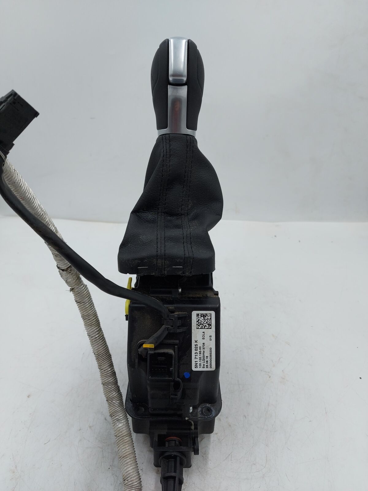 17 VW TIGUAN Floor Shifter Gear Selector AUTOMATIC 5N1713025K 79K KM'S